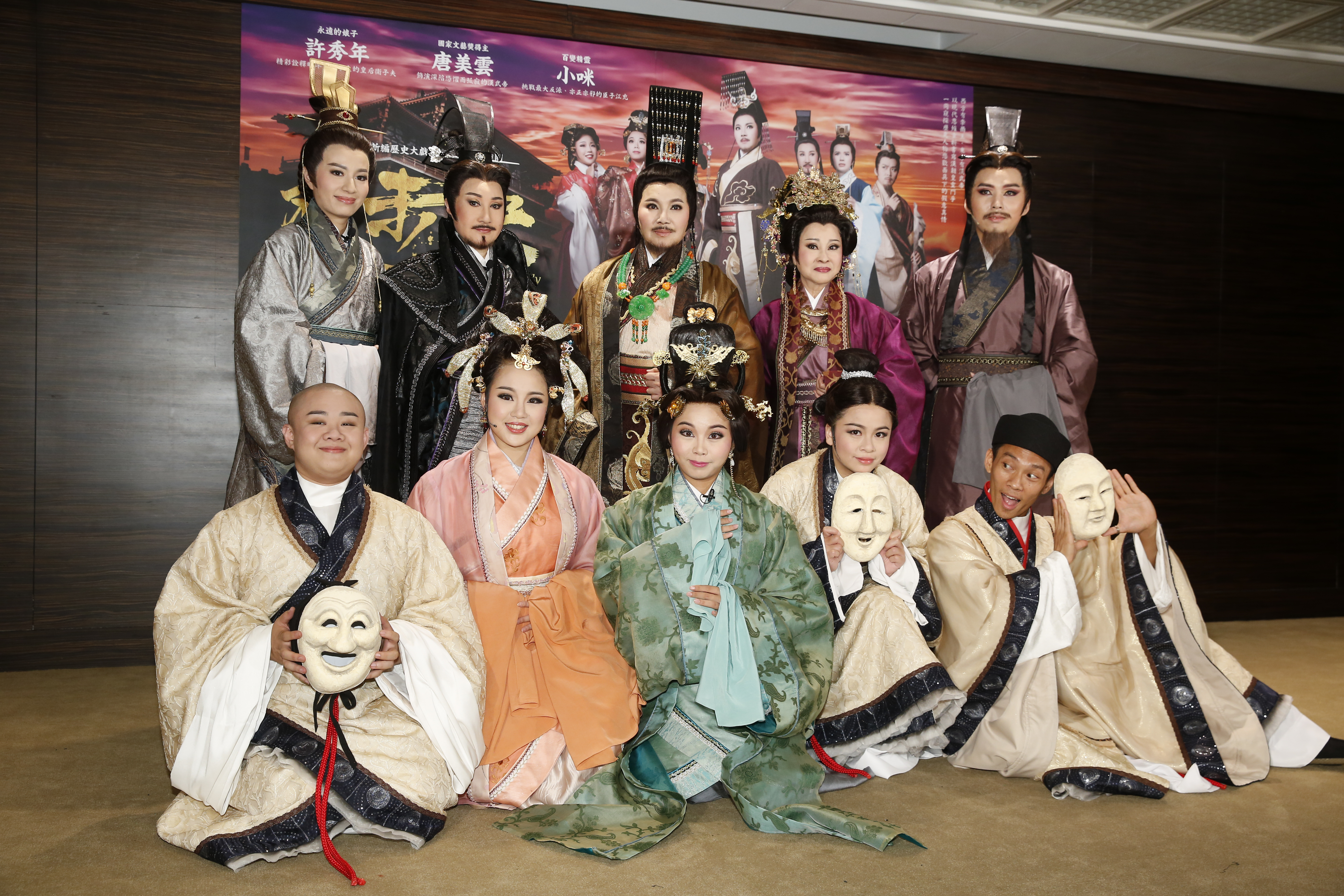 唐美雲歌仔戲團推出《夜未央》新戲，光服裝花費上百萬元打造。