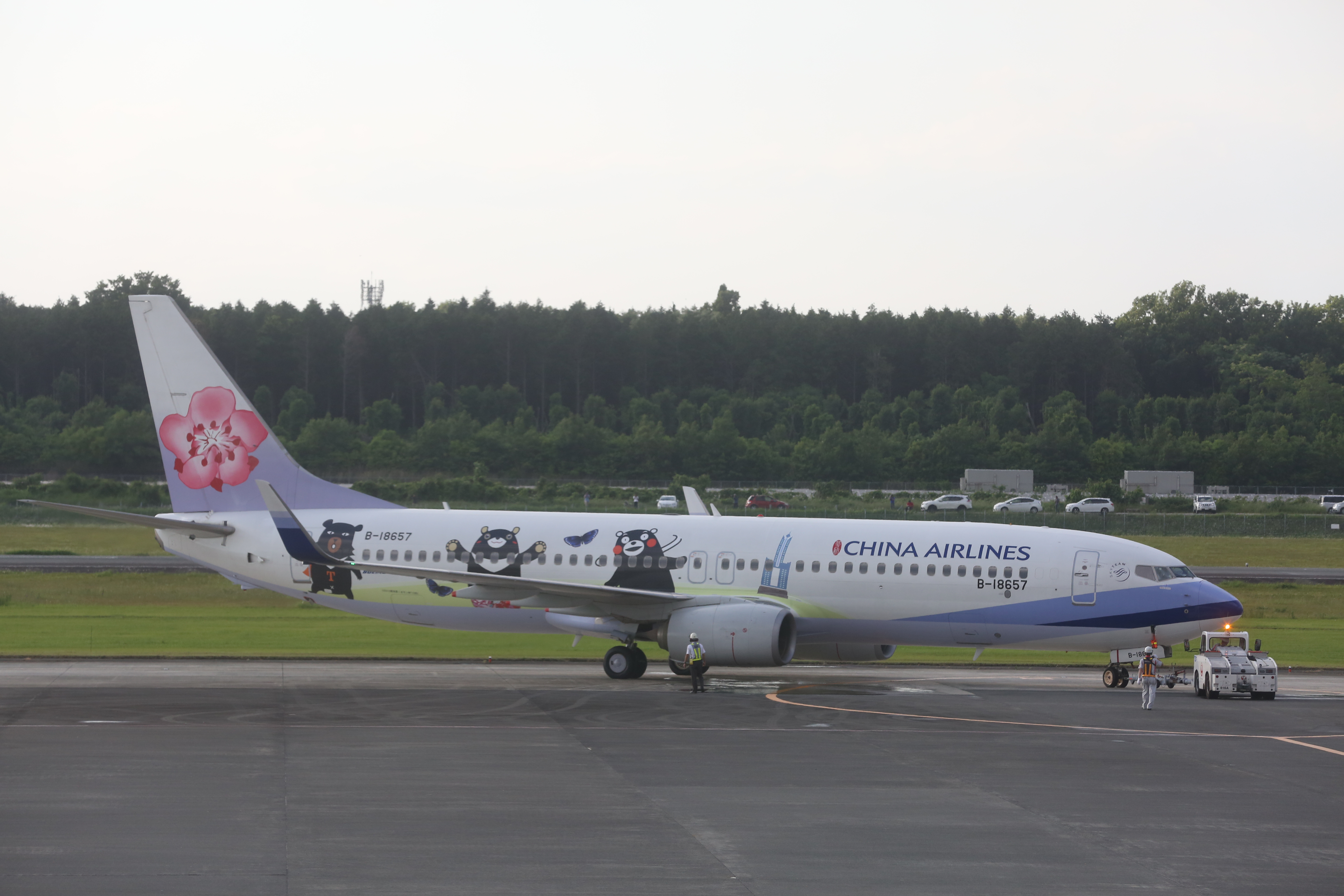 桃園市機師職業工會本月初取得罷工權，近期勞資雙方在核心議題達成部分共識，中秋節機師罷工危機確定解除警報。圖為華航。