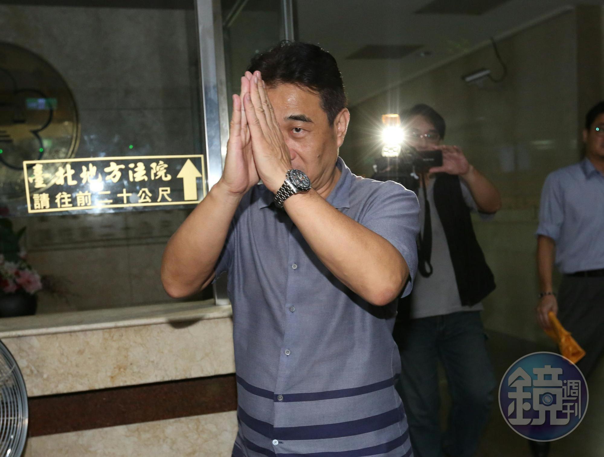 俞惟中被移送北檢漏夜複訊後,今天凌晨被檢方諭令以150萬元交保。