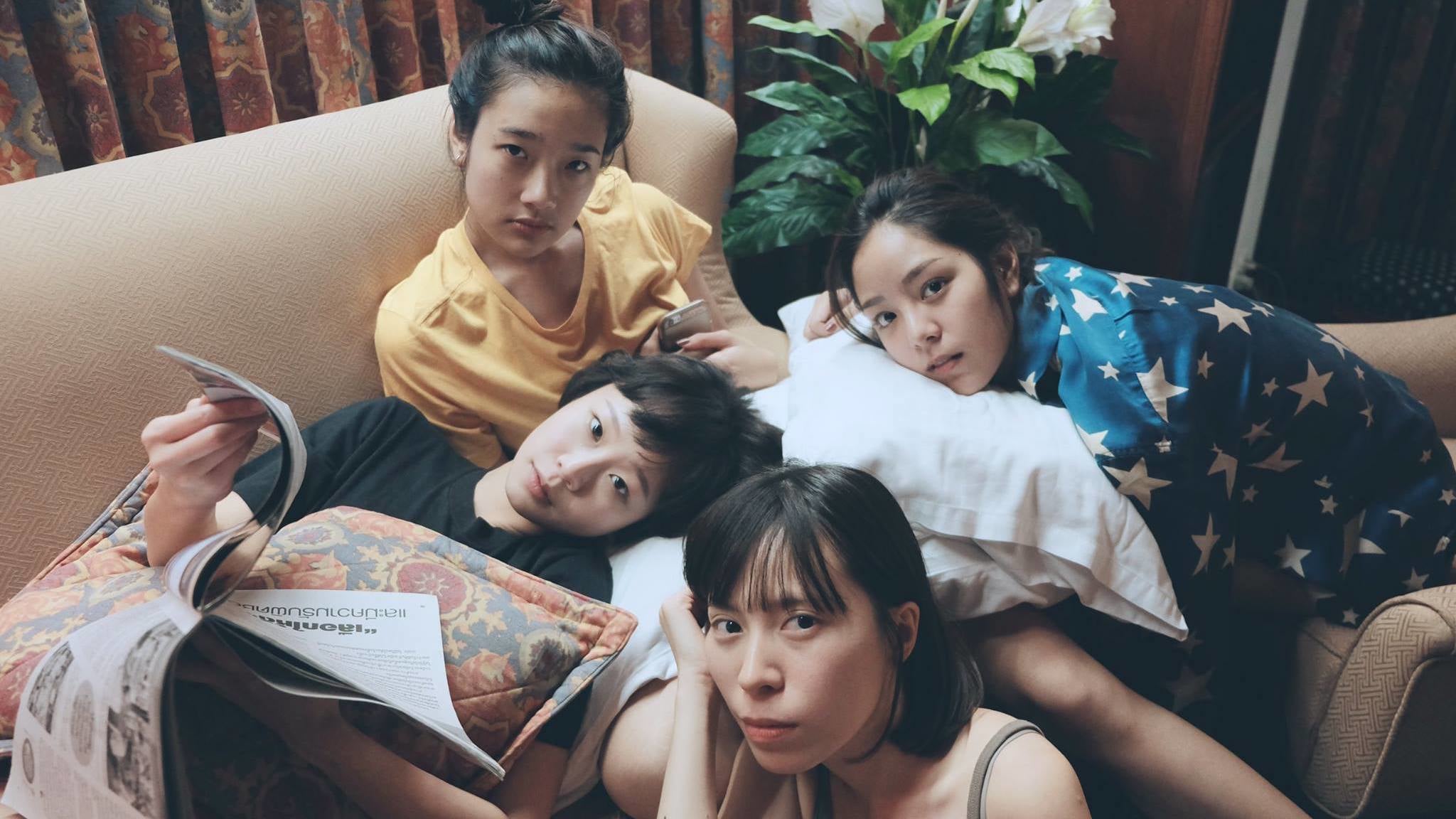 4個女生開畢業派對，不知死神已在門外，其中茱蒂蒙瓊查容蘇因就是《模犯生》女主角。（鏡象電影提供）