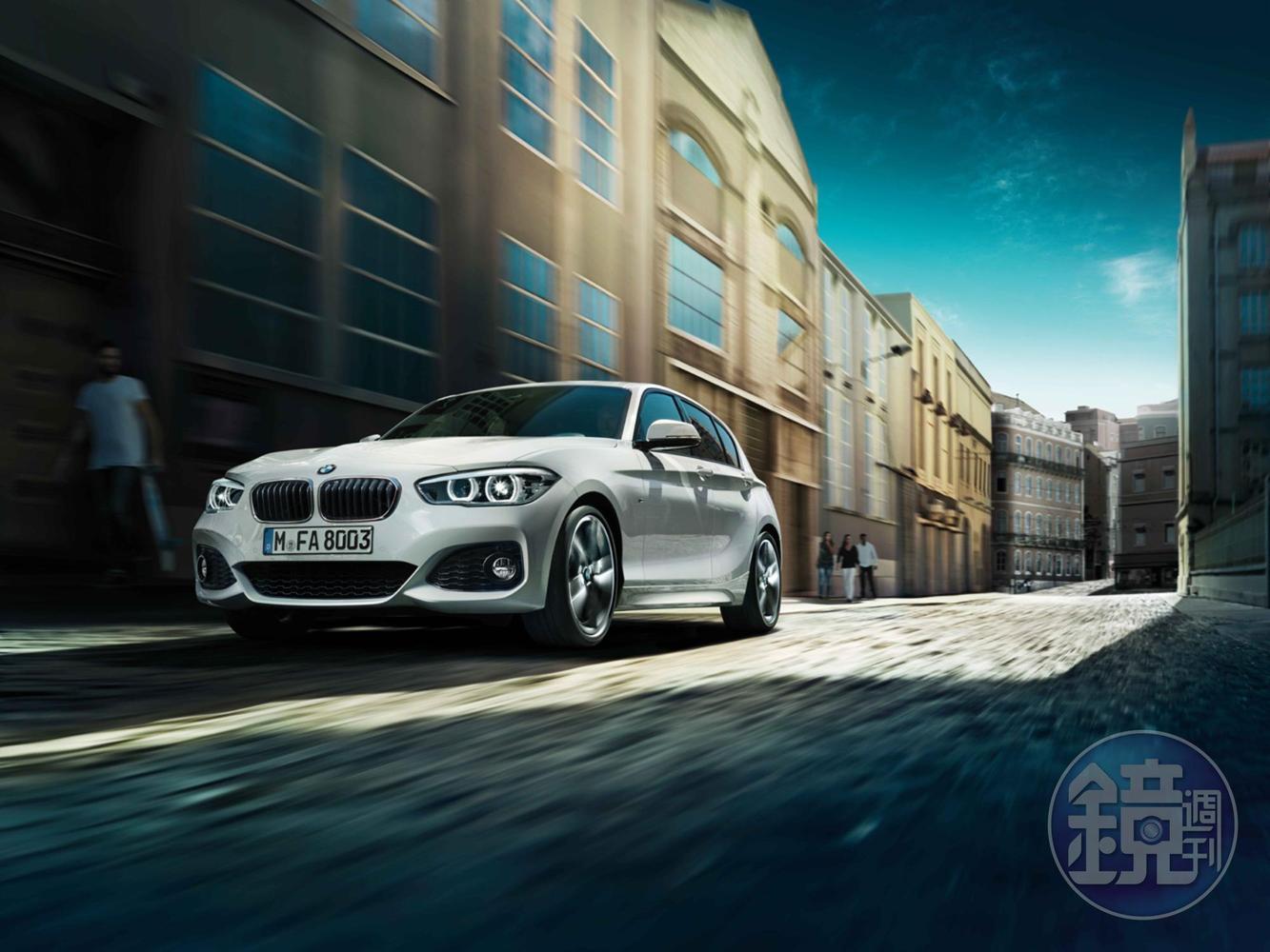 2019年式BMW 120i M Sport領航版標準配備BMW全觸控智能衛星導航及旅程諮詢秘書服務。