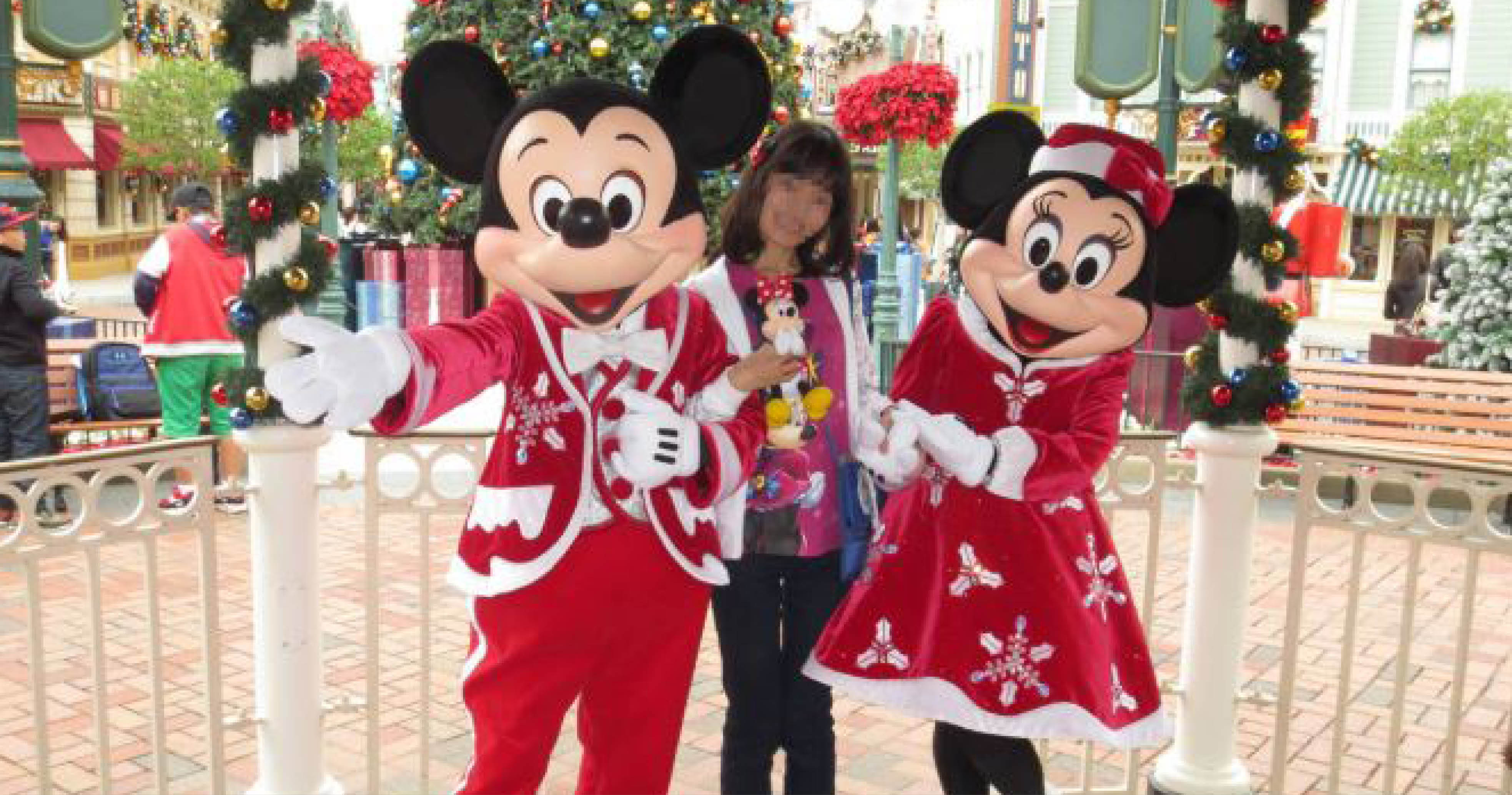 小資女神田志保（化名）因為熱愛迪士尼，  每年至少去30次以上。（翻攝自Holics網站）