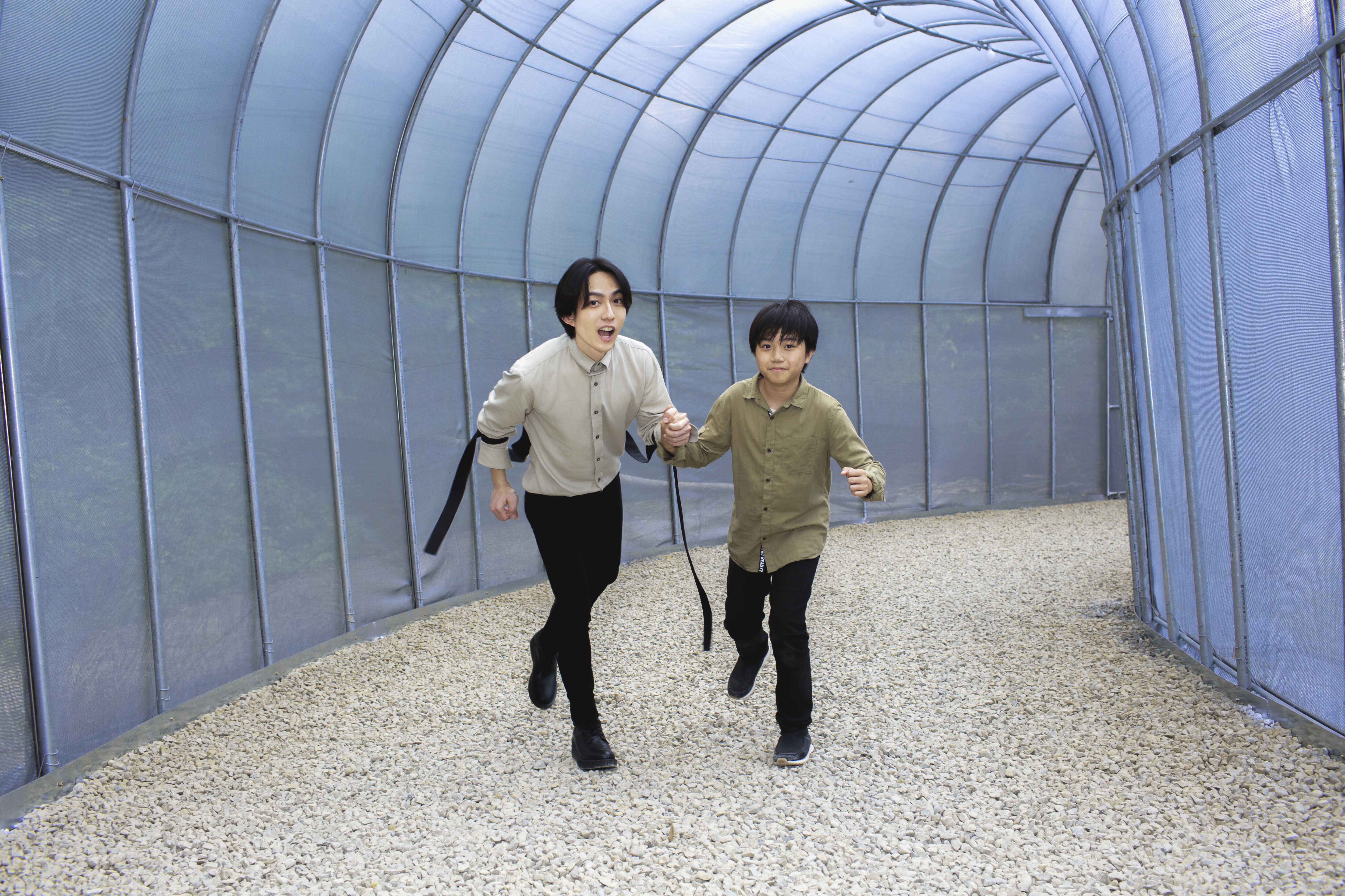 拍攝〈火焰小溪〉MV時，林宥嘉笑稱自己演技大爆發。（華研提供）