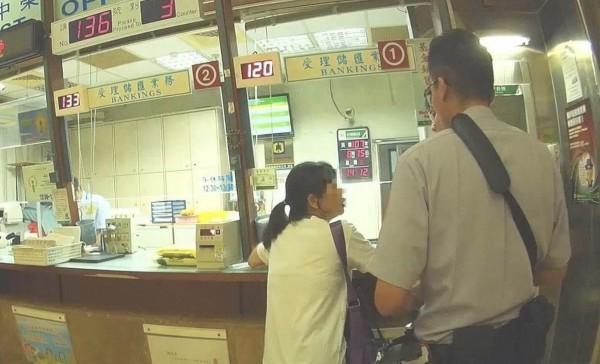 經員警苦口婆心勸說是詐騙技倆，孟婦才打消念頭。（警方提供）