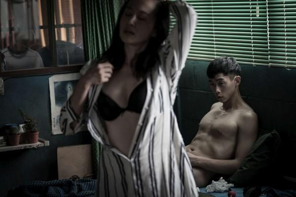 《情色小說》描述女作家江郎才盡，只好用性愛交易，換得影子寫手幫忙寫小說。（高雄電影節提供）