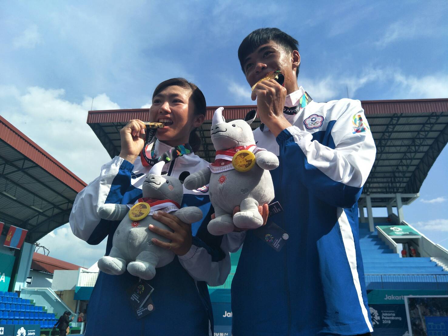 鄭竹玲與余凱文首度搭檔，2人一路過關斬成功奪下金牌。（中華奧會提供）