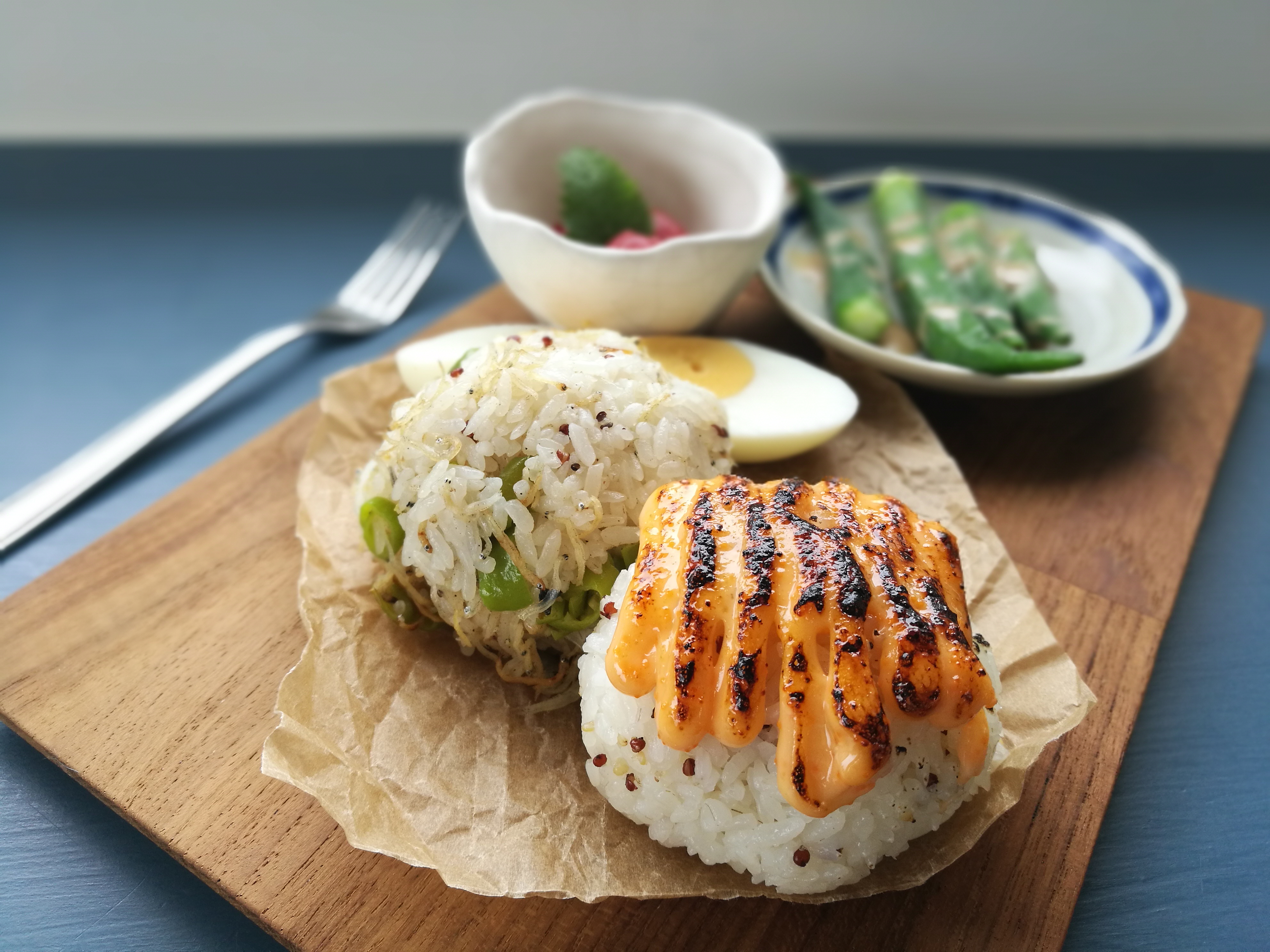 自然滋味的「小花徑飯糰餐」自11點供應，賣完為止。（230元／套）