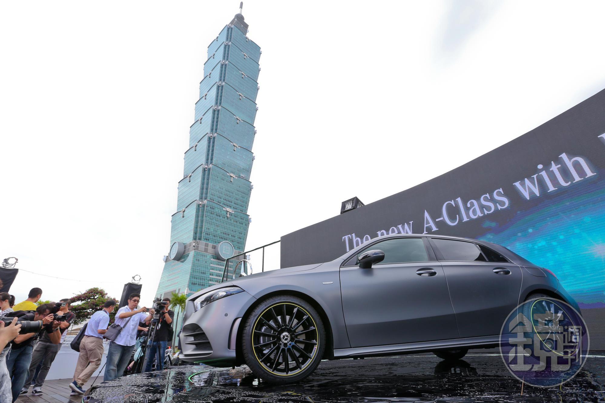 為了吸引車主嚐鮮，賓士還打出低於選配價格近2萬元的超值優惠。