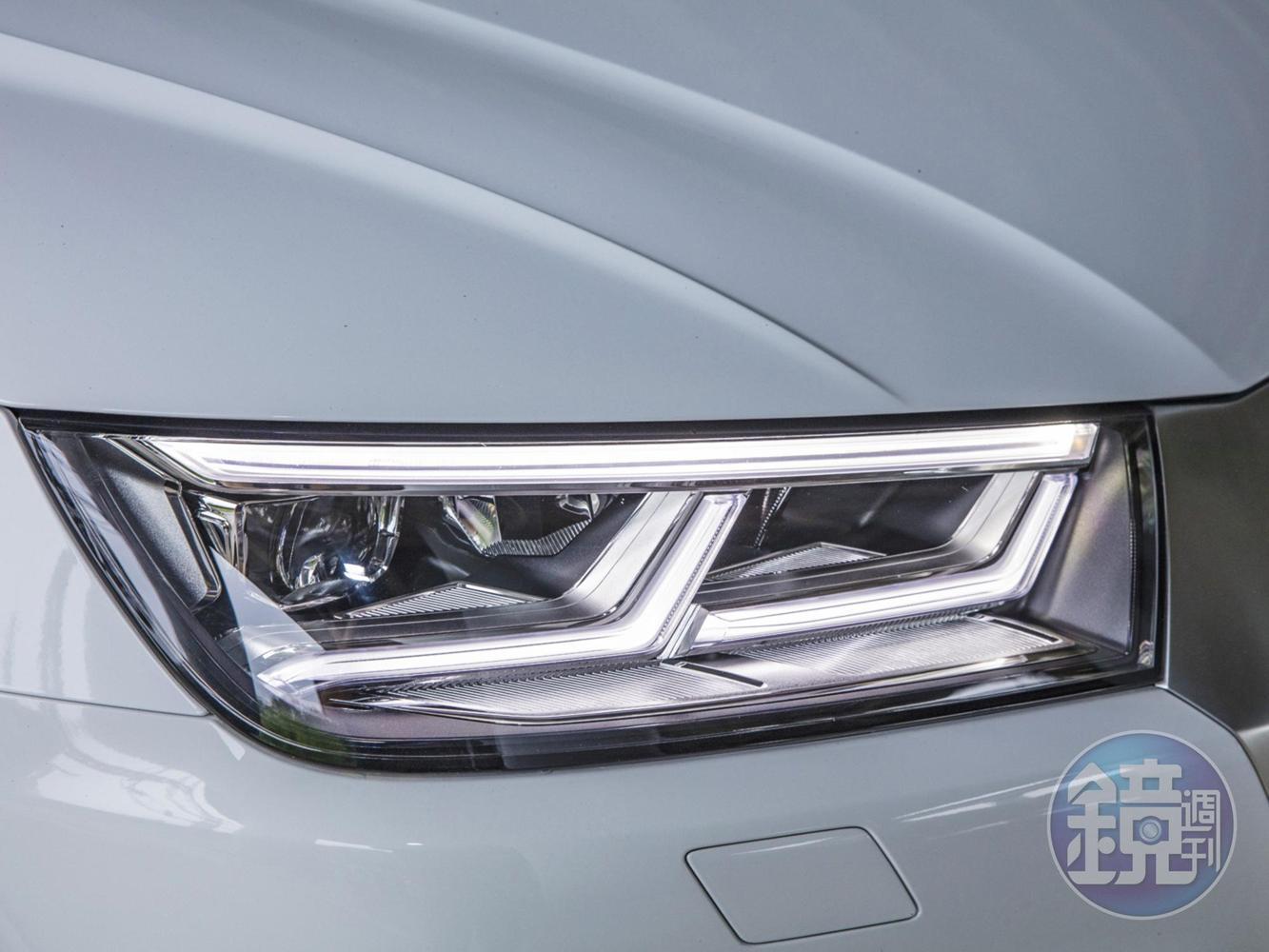 銳利有型的極線LED頭燈組,讓全新車頭造型保有AUDI品牌特有的優雅氣息。