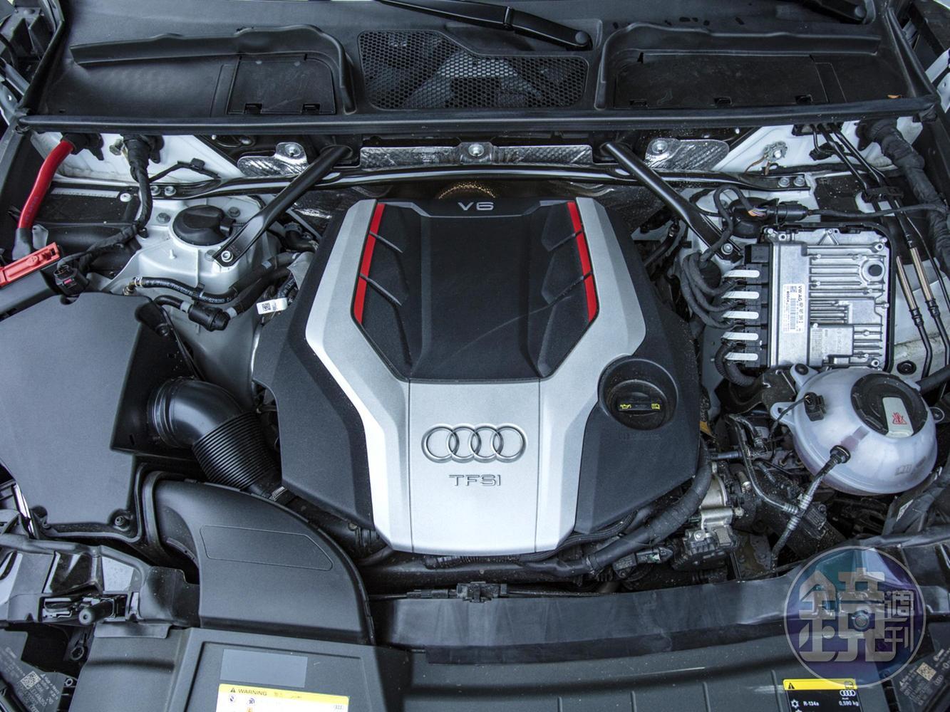 搭載全新3.0升V6 TFSI雙渦輪增壓汽油引擎,可爆發出 354hp 最大馬力, 0-100 km/h加速僅需5.4秒。