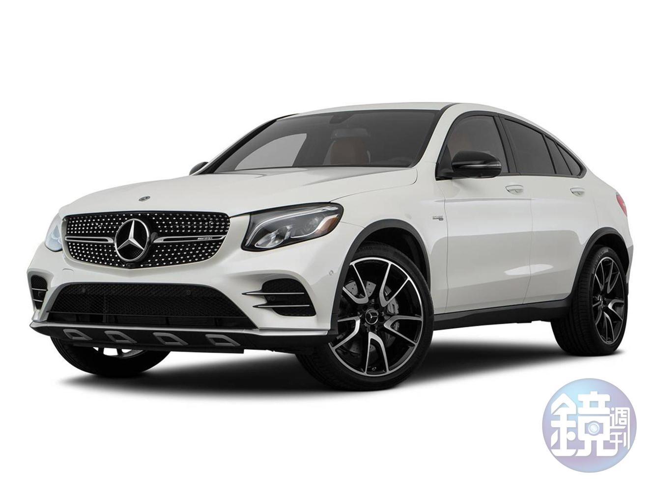 《GLC-Class AMG GLC43 4MATIC》技術規格→→ 長寬高:4,661mm×1,930mm×1,627mm;軸距:2,873mm;整備重量:1,845kg;引擎:3.0 L 雙渦輪增壓V6引擎;最大馬力:367hp/5,500~6,000rpm;最大扭力:53.0kgm/2,500~4,500rpm;驅動方式:四輪驅動;建議售價:360萬元