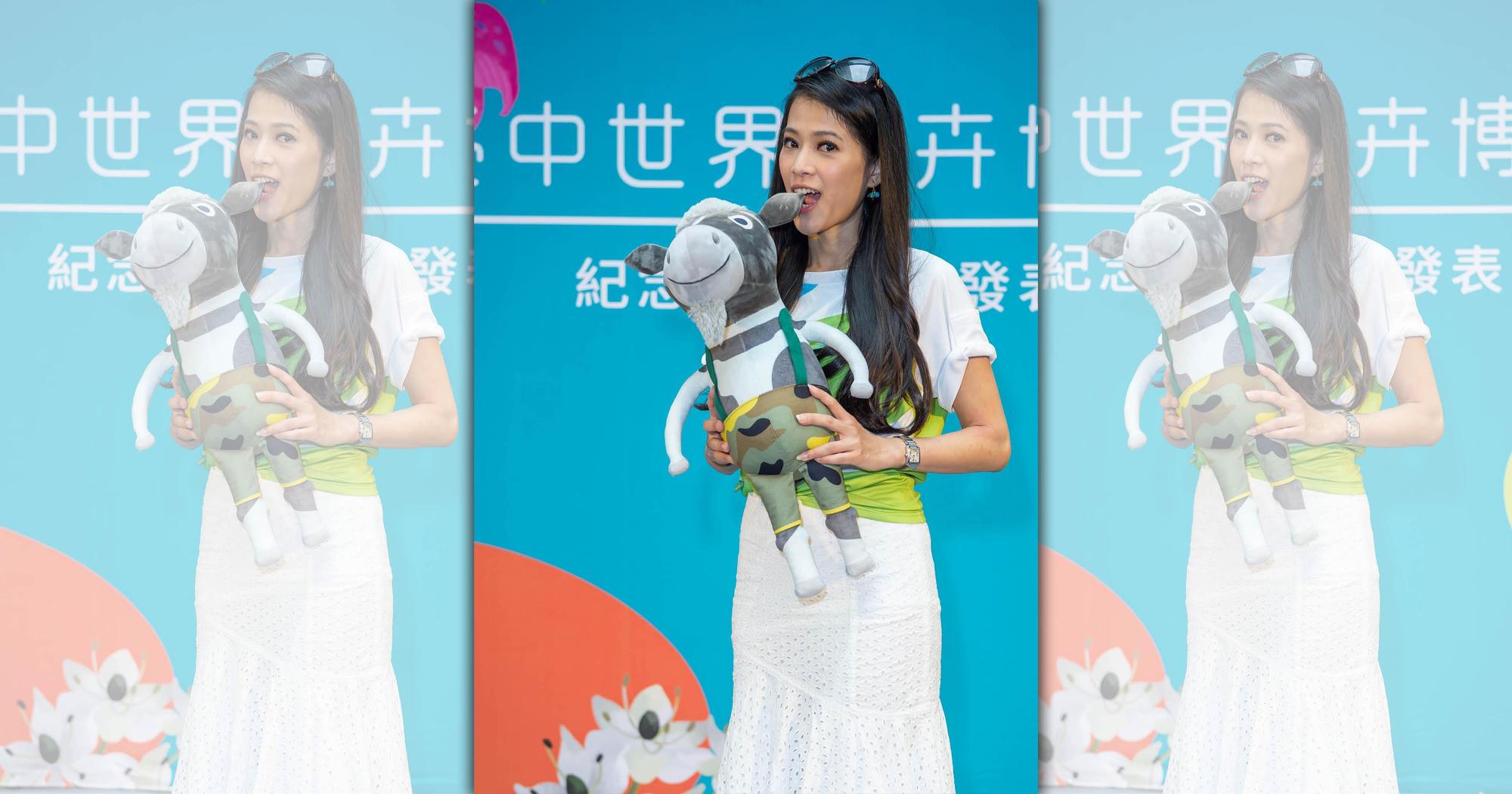 李文儀難得換上亮眼色系服裝，整個人也變得活潑起來。（三立提供）