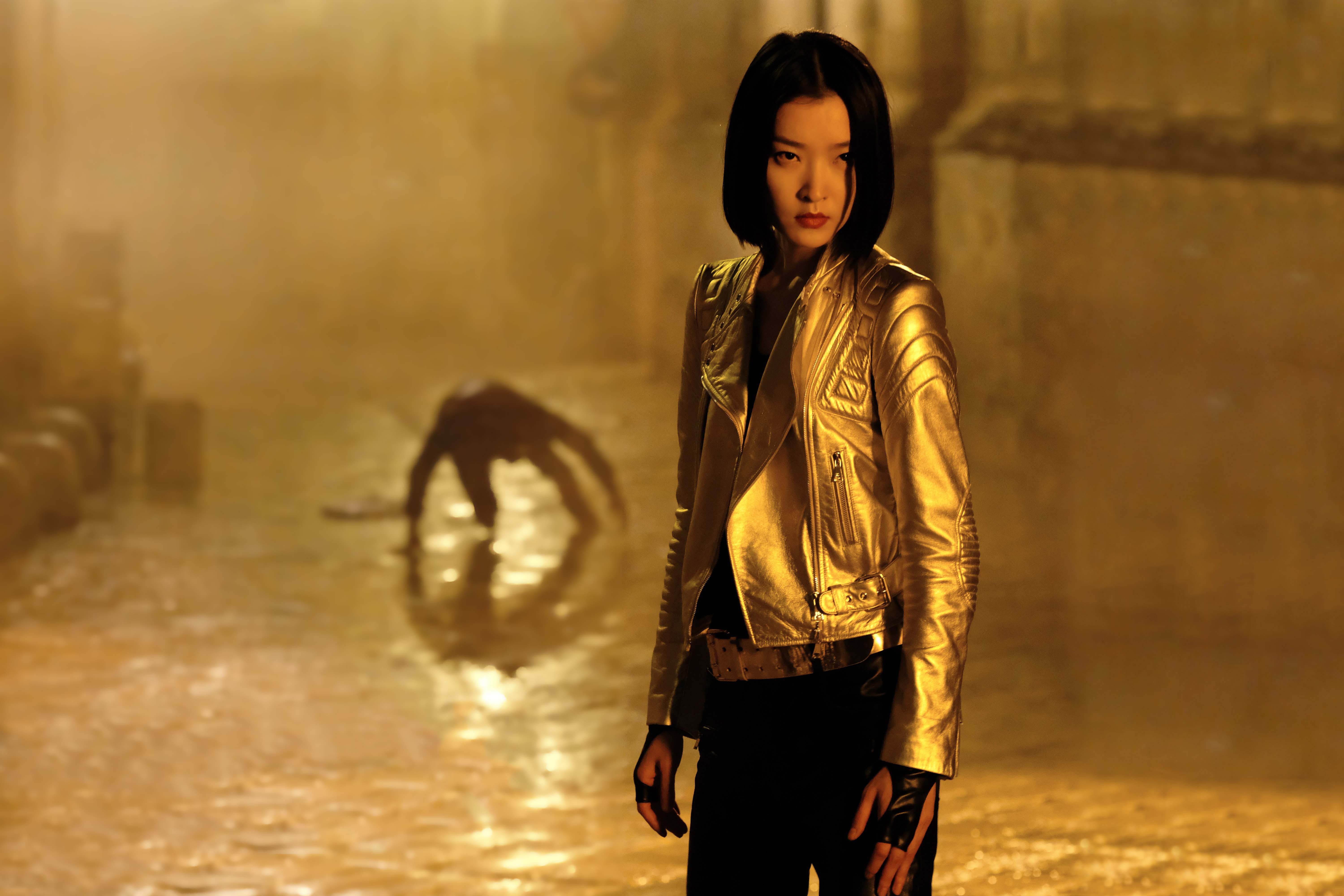 由於片中角色能文能武，杜鵑不但得在拍攝前接受動作特訓，甚至還要學習義大利文。（華映娛樂提供）