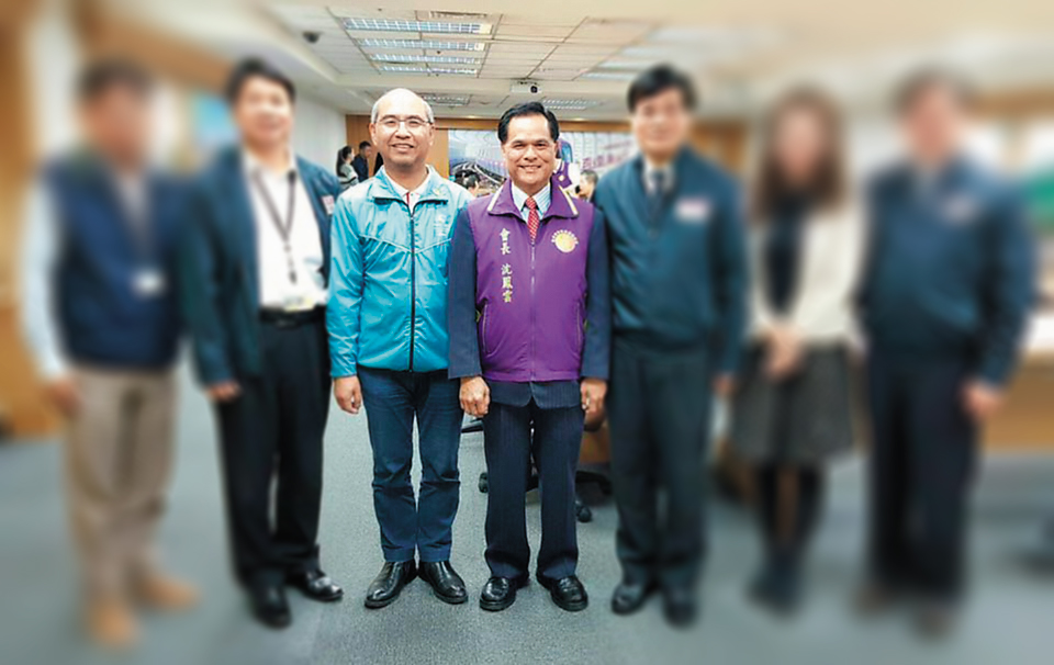 沈鳳雲是北部客家人的精神領袖，常與曾年有聯袂出席各種活動。（翻攝網書）