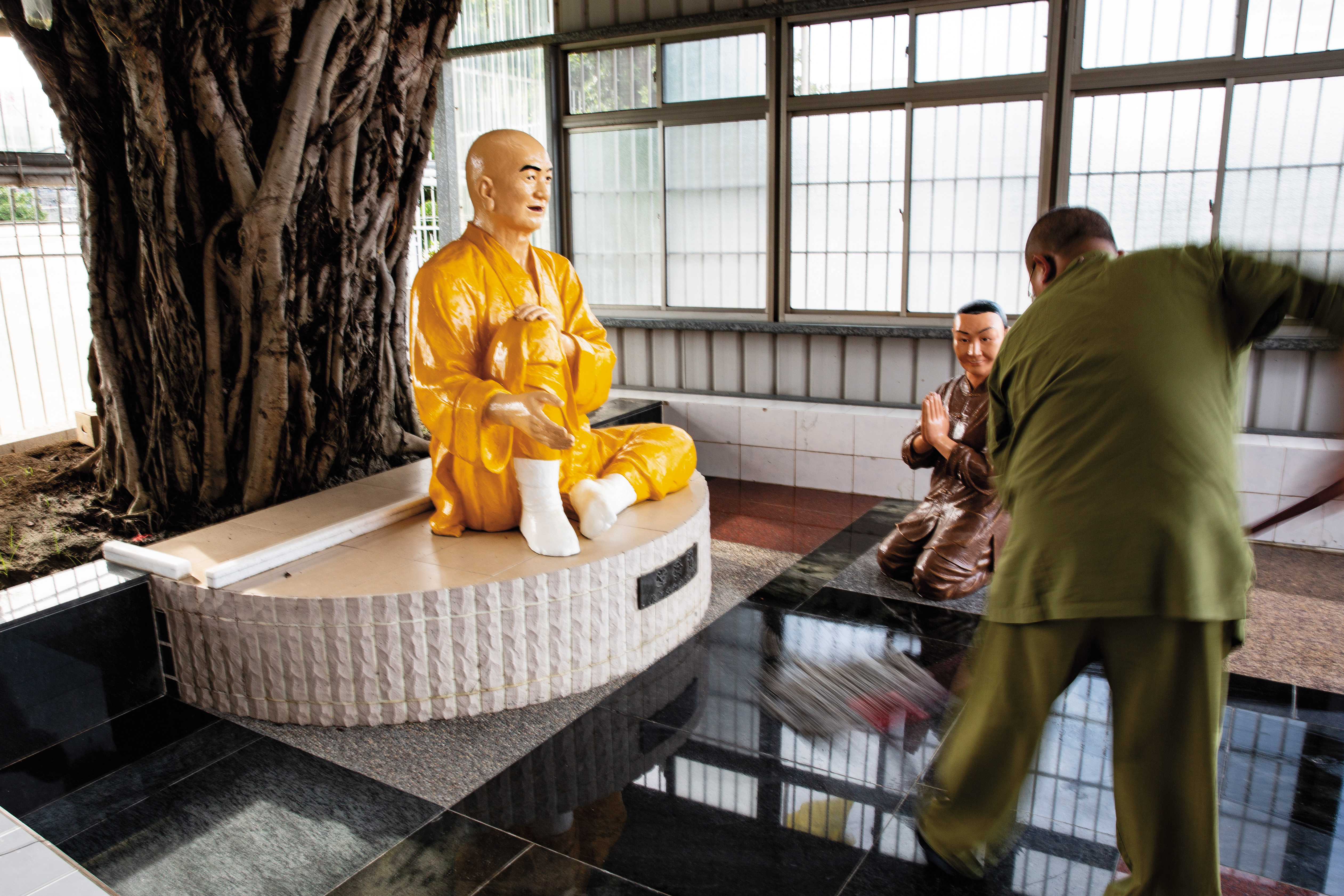 龍發堂，這個曾經幾乎與「精神病院」畫上等號的宗教機構，在台灣存在了47年。