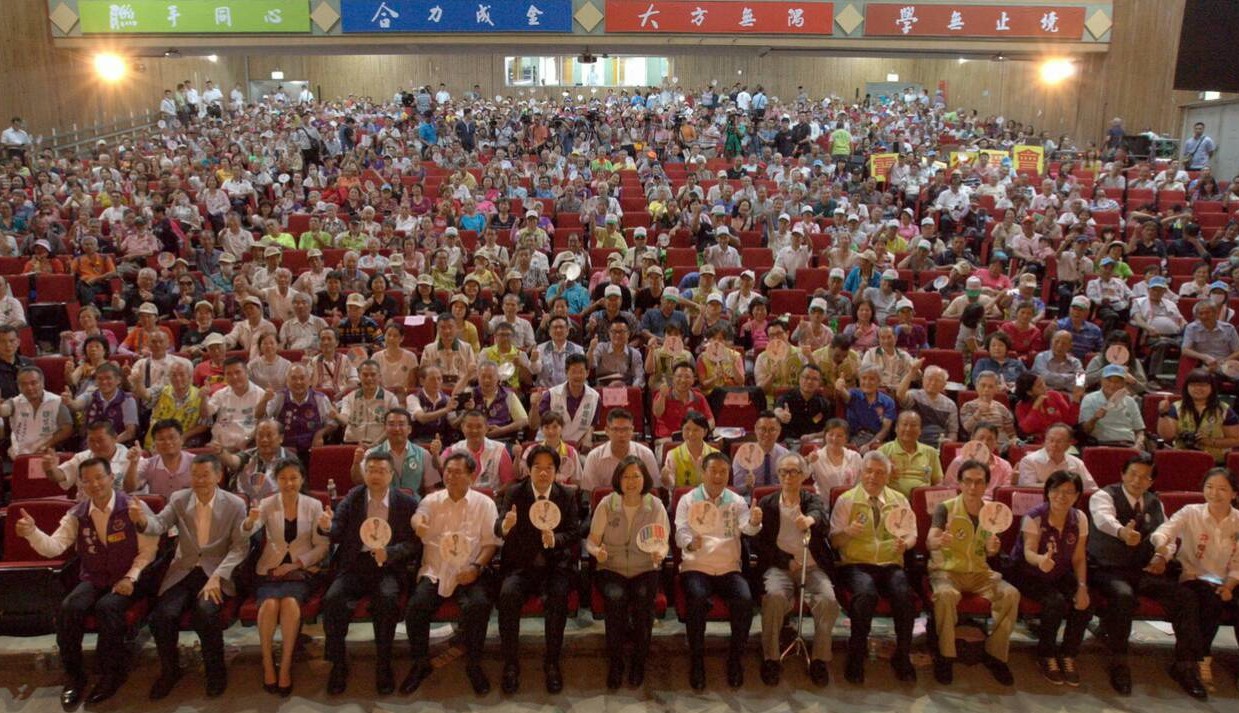 英賴再次合體造勢,造勢現場湧入上千民眾。(民進黨提供)