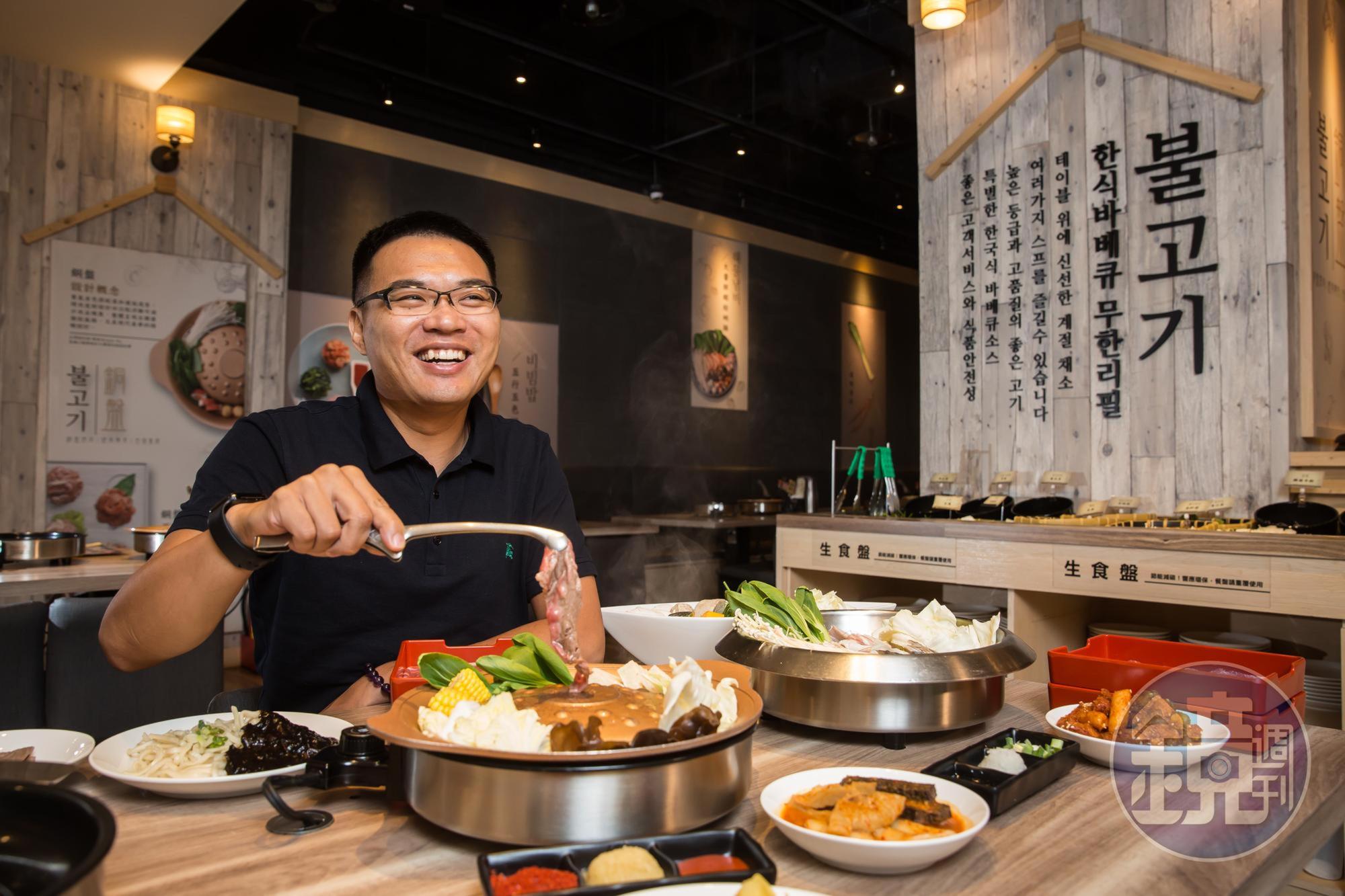 求學期間對美食培養出高度興趣，家族聚餐時，吳柏勳常端出獨特風味火鍋，讓親友驚艷不已。