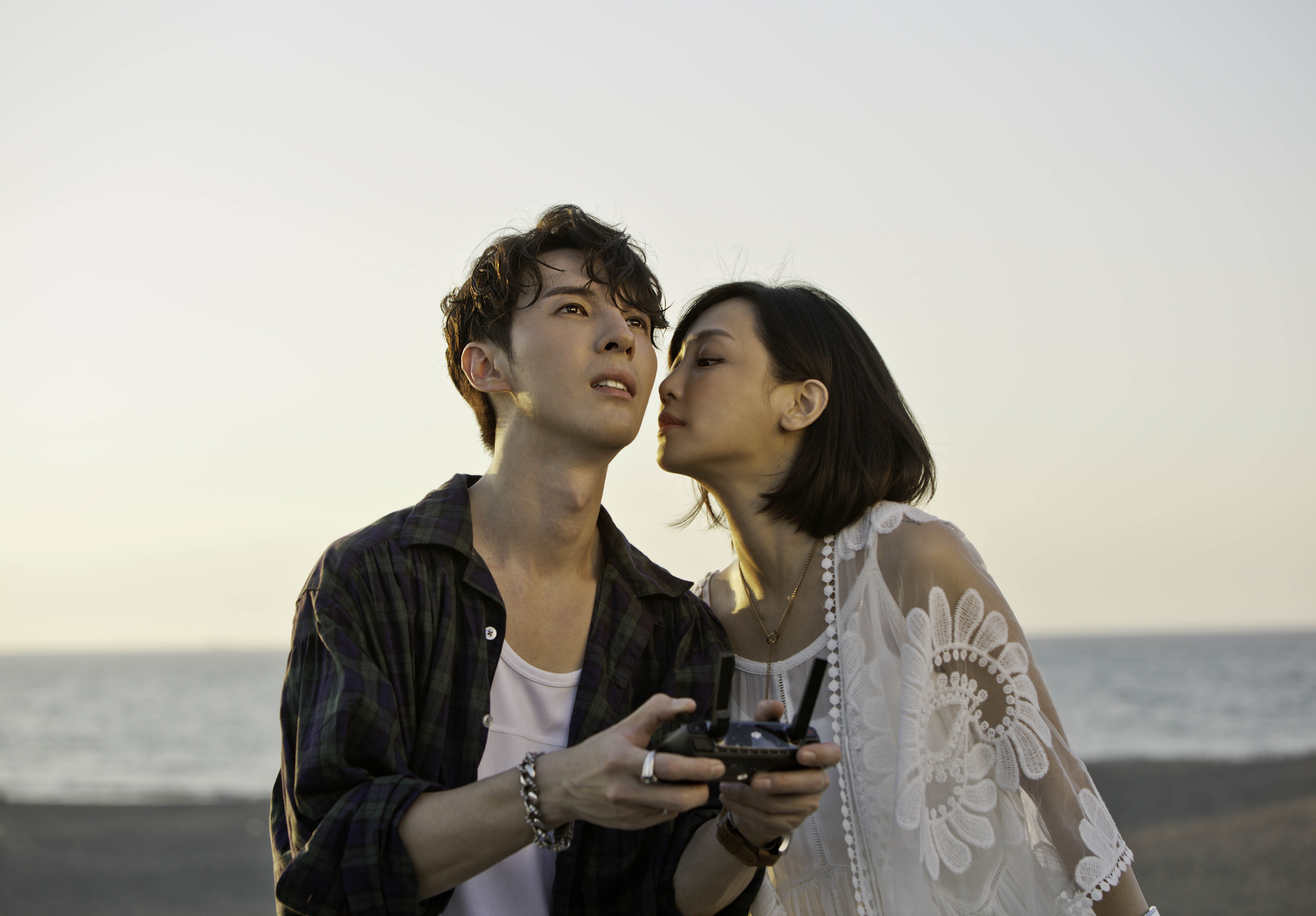 陳勢安新歌〈你不是我的〉MV，邀來影后謝欣穎助陣。（華納提供）