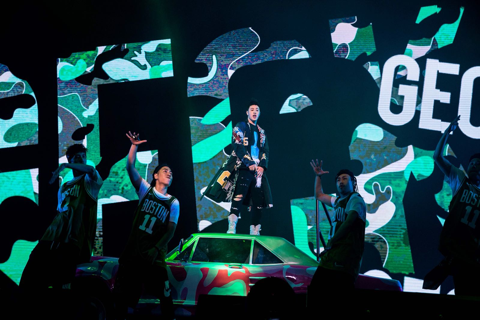 潘瑋柏在大陸實境秀《中國新說唱》進入9進6卡位賽，與鄧紫棋演唱自創曲〈蛻變〉。（華納提供）