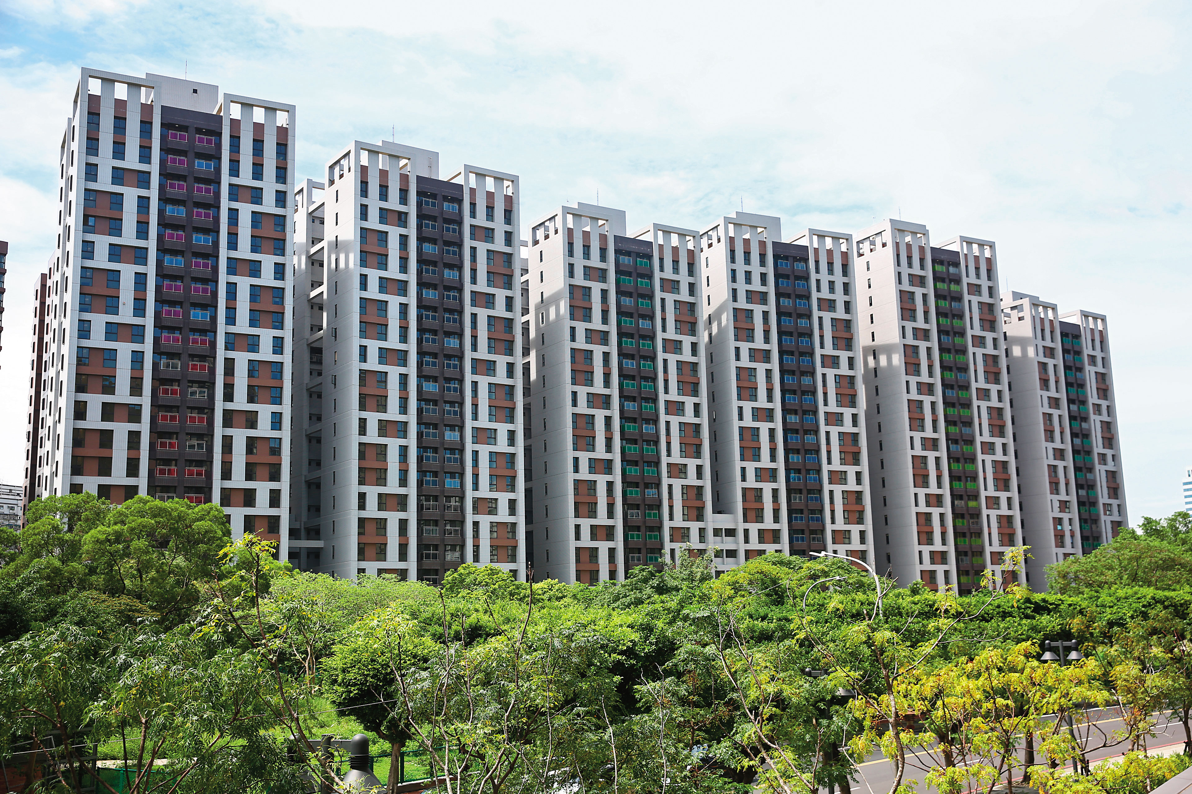 新北市林口世大運選手村社會住宅即將抽籤，2500戶預計11月入住，被內政部視為社會住宅的示範點。