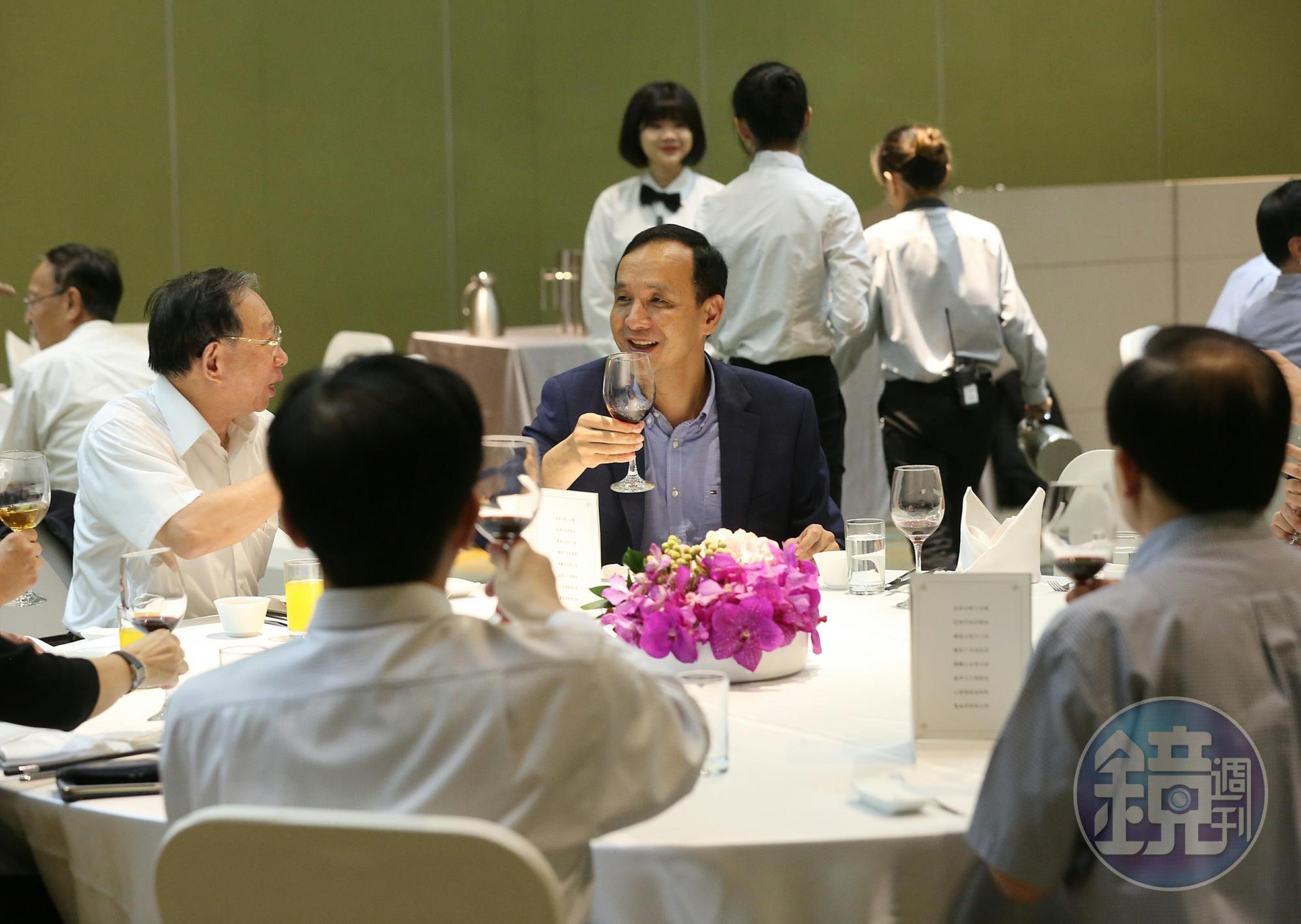 新北市長朱立倫今宴請他擔任國民黨主席時黨務主管與各縣市黨部主委,被外界解讀備戰2020大選。