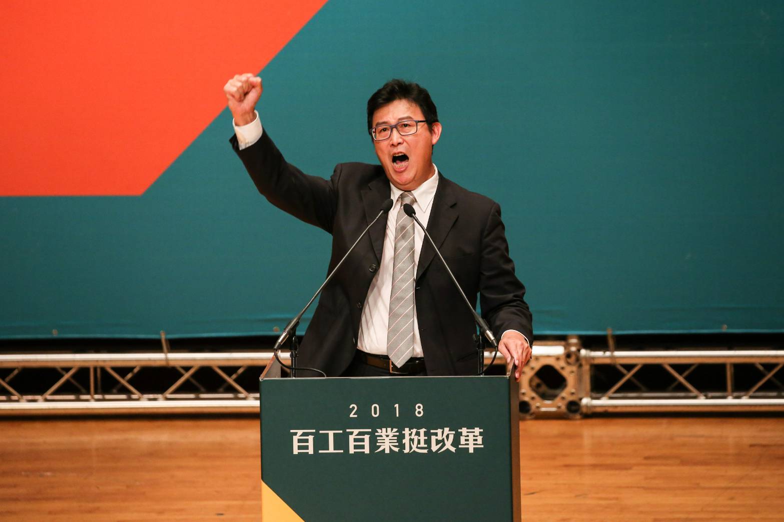民進黨台北市長參選人姚文智今出席「百工百業挺改革」造勢晚會時表示,他的選情已撥雲見日。