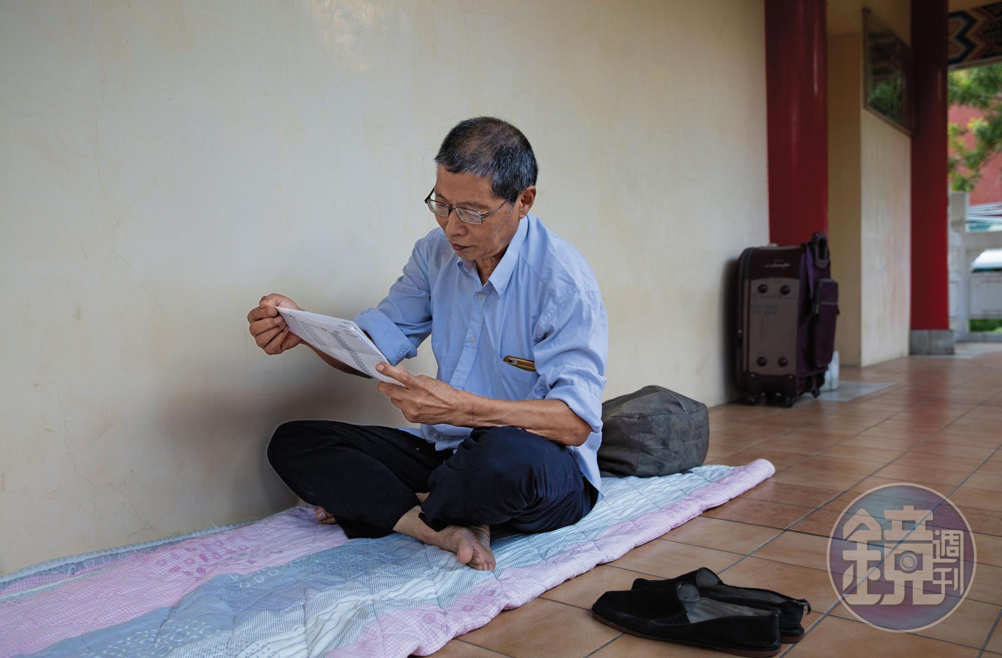 萬東平因家暴案滯留台灣期間,鑽研台灣法律,希望能盡快解套回去英國。
