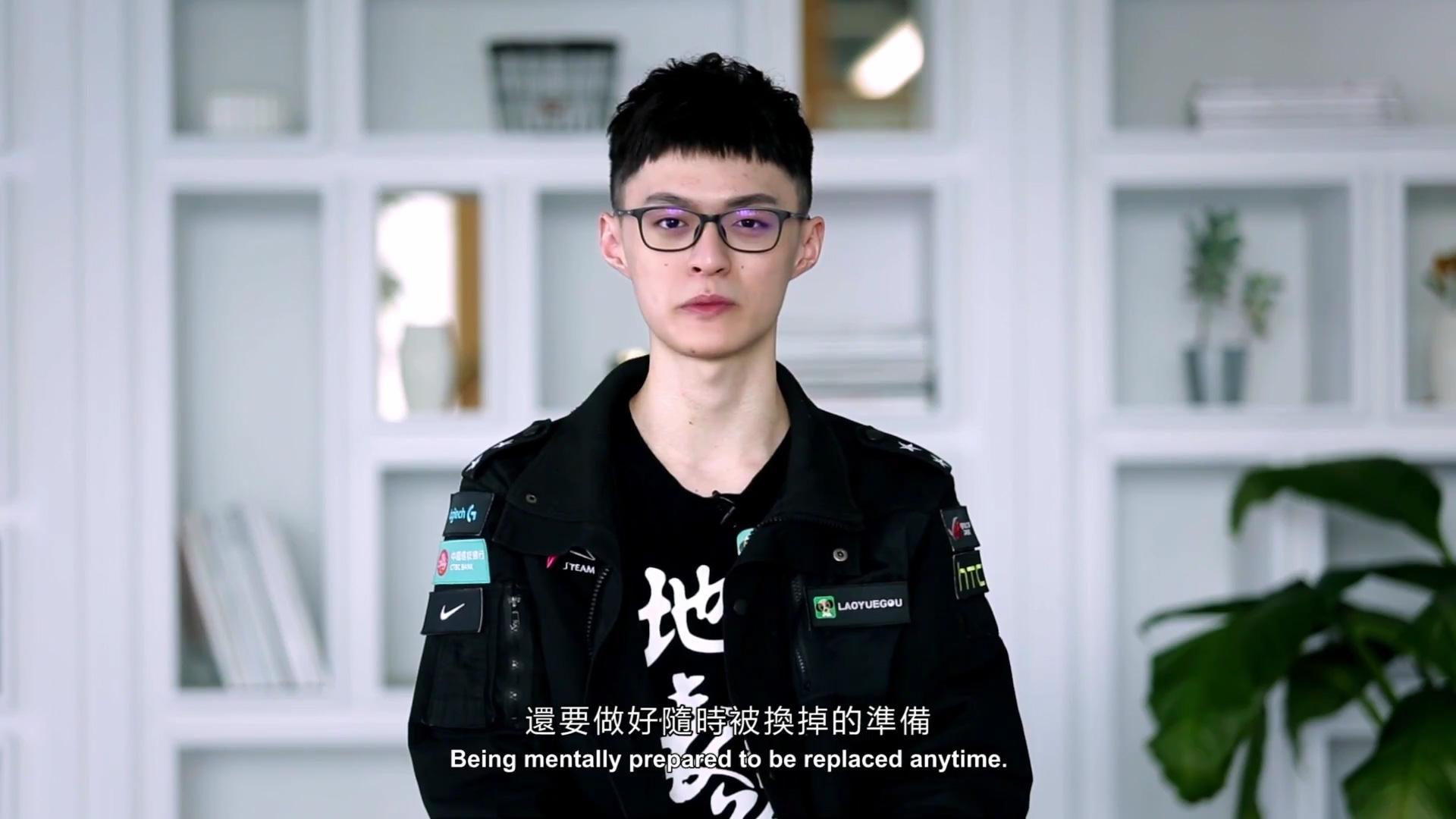J Team《英雄聯盟》隊長FoFo對著鏡頭侃侃而談,分享他的電競之路。(JTteam提供)