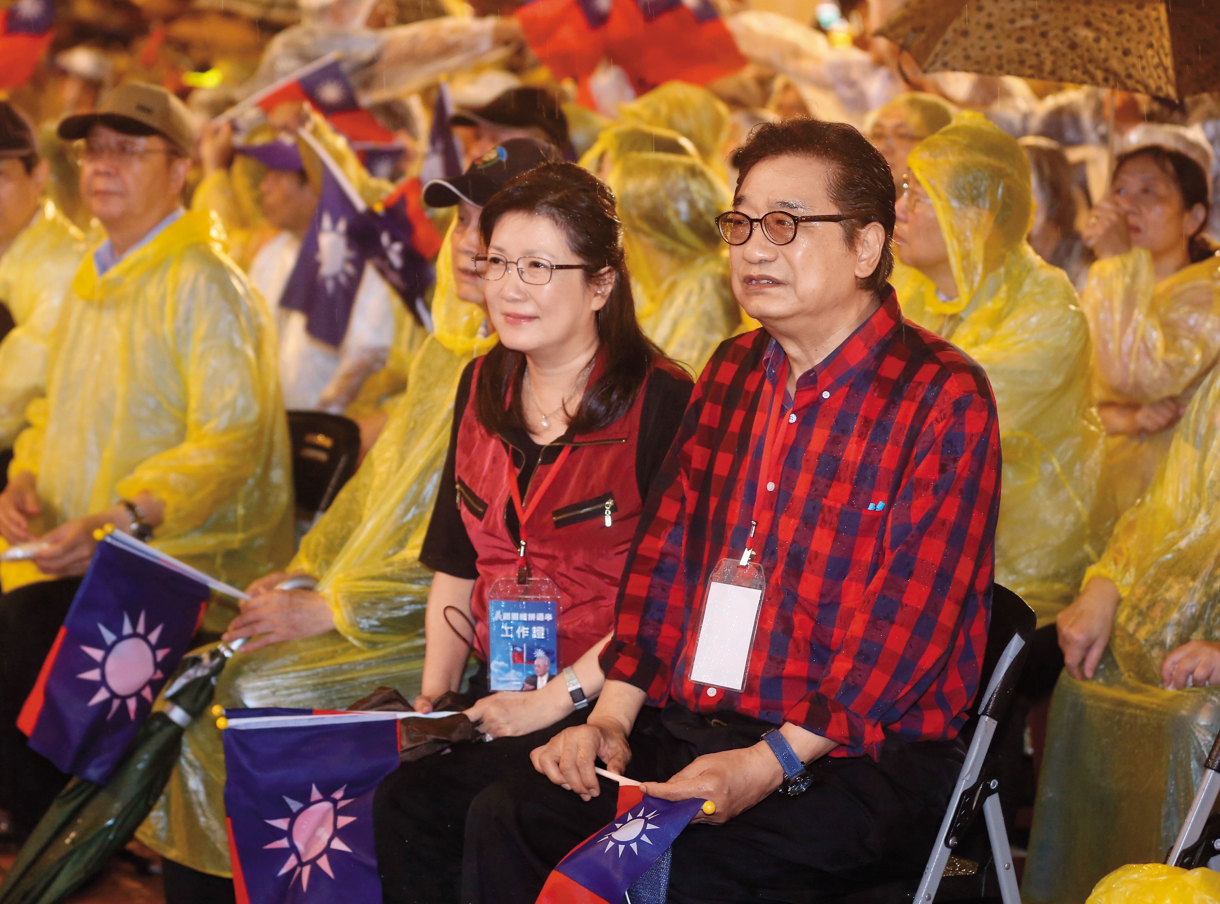 前國民黨立委李慶華涉嫌詐領公費助理薪資達上百萬元。妹妹李慶安則淡出政壇多時。