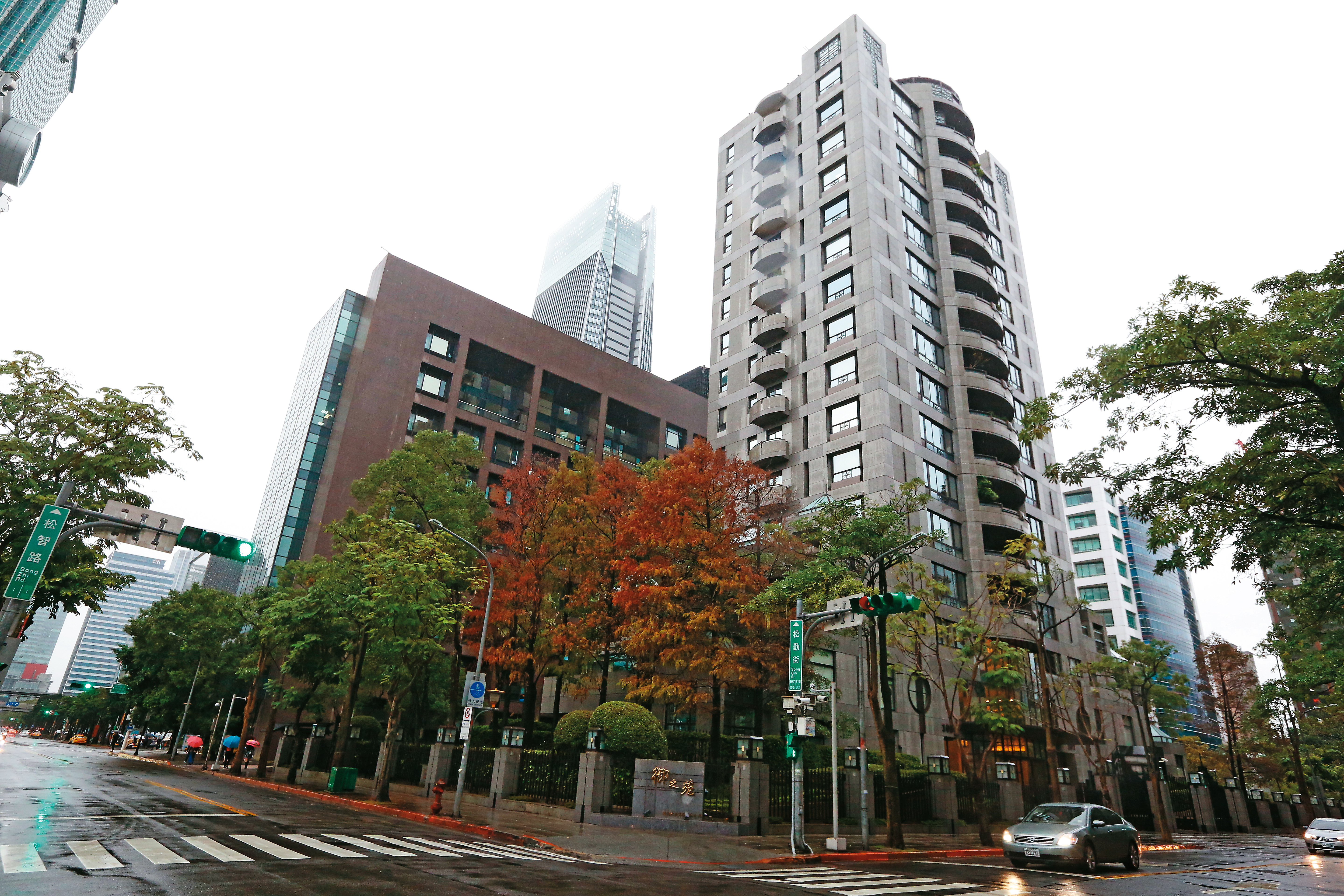 王文洋買下2戶「御之苑」豪宅送給呂安妮，目前市值已近7億元。