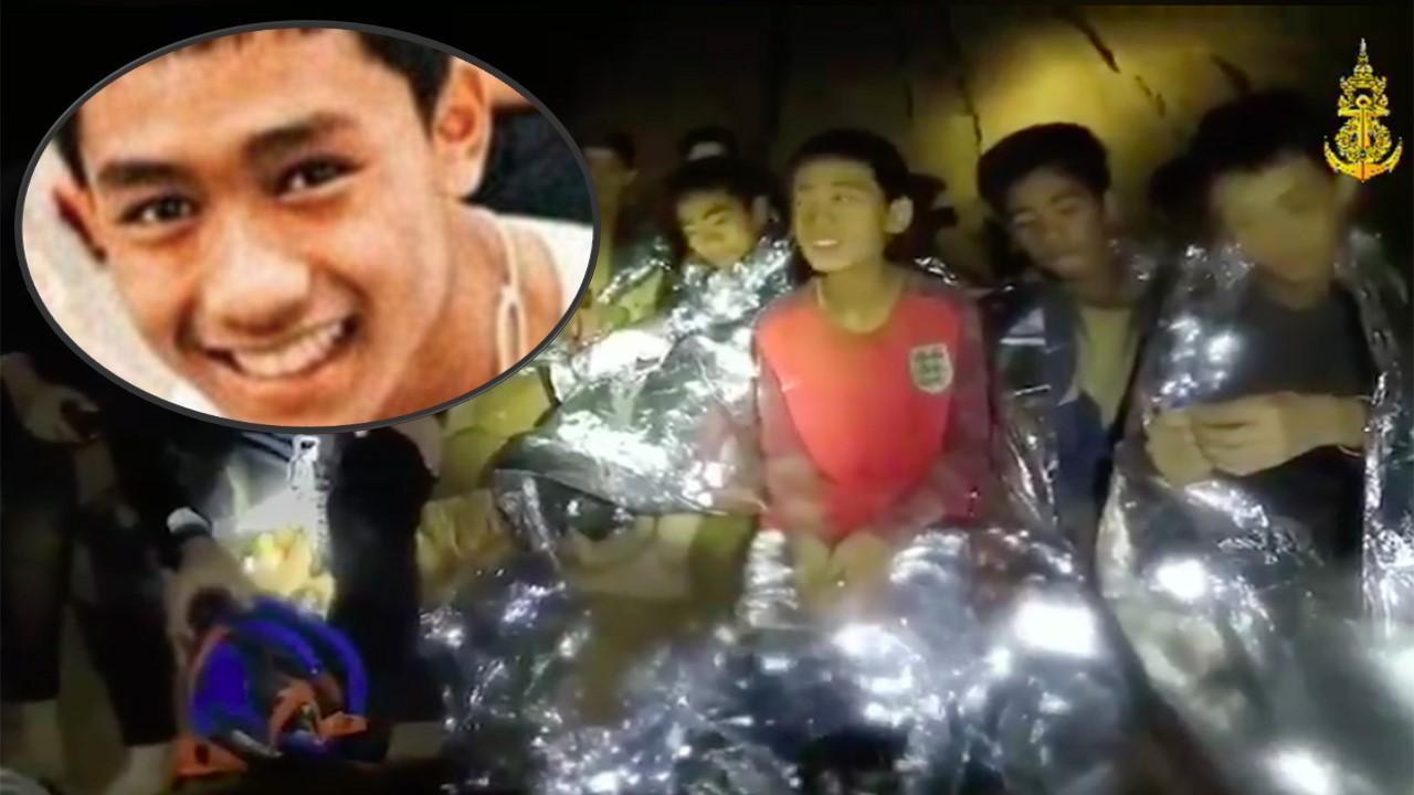 阿杜在足球隊被英國潛水員發現時,很有禮貌地即時說明,他們需要食物,並問潛水員他們待了多久,為後來的救援行動奠定基礎,功不可沒。 (東方IC)