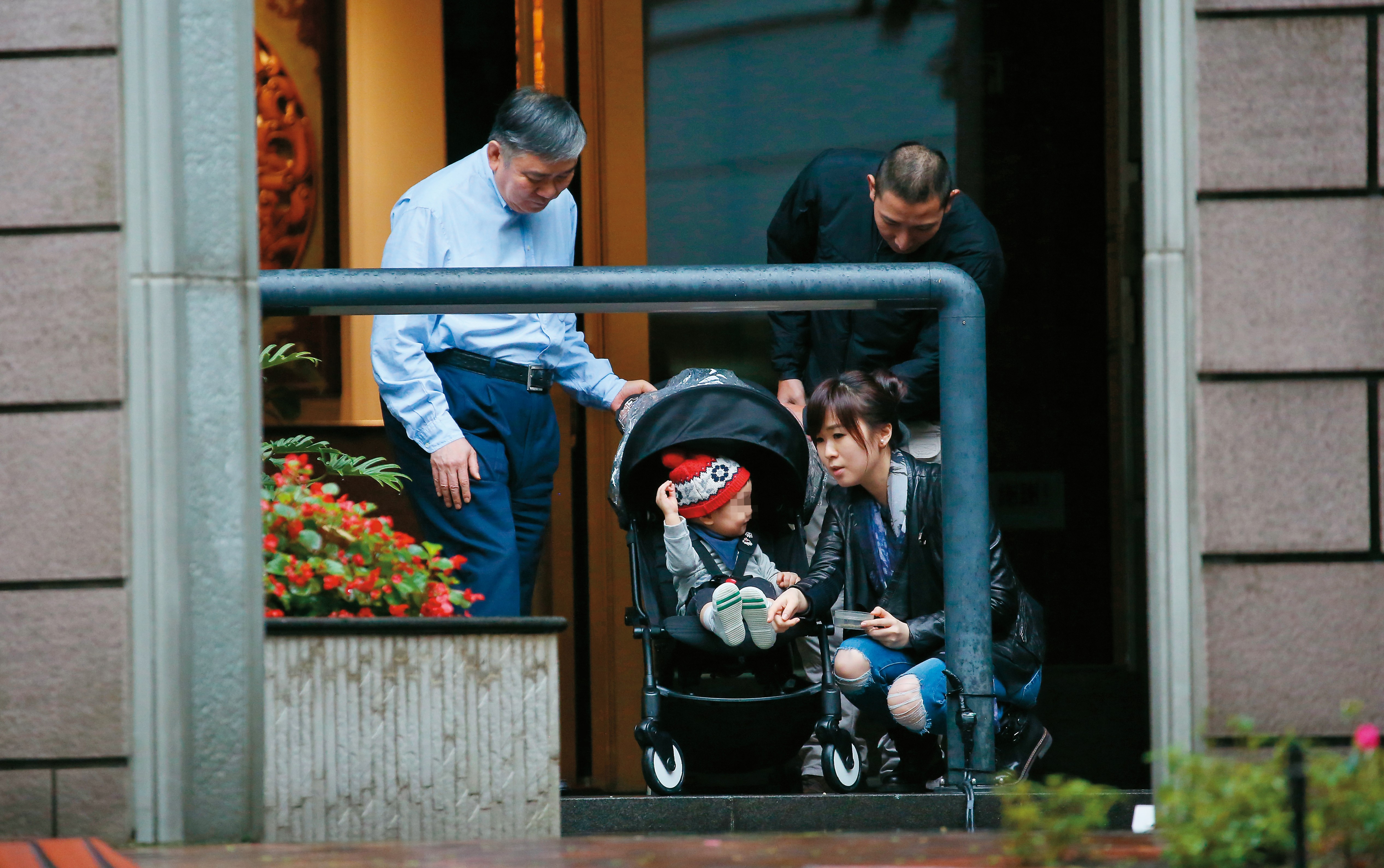 目前唯一能經常陪在王文洋身邊的孫子,是王思涵與前夫黃健維所生的外孫。