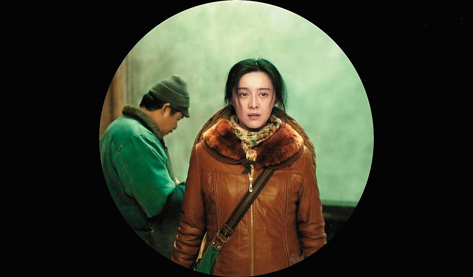 吳謹言曾經為《我不是潘金蓮》定裝,但電影最終的女主角卻是素顏扮土更有哏的女神范冰冰(右)。