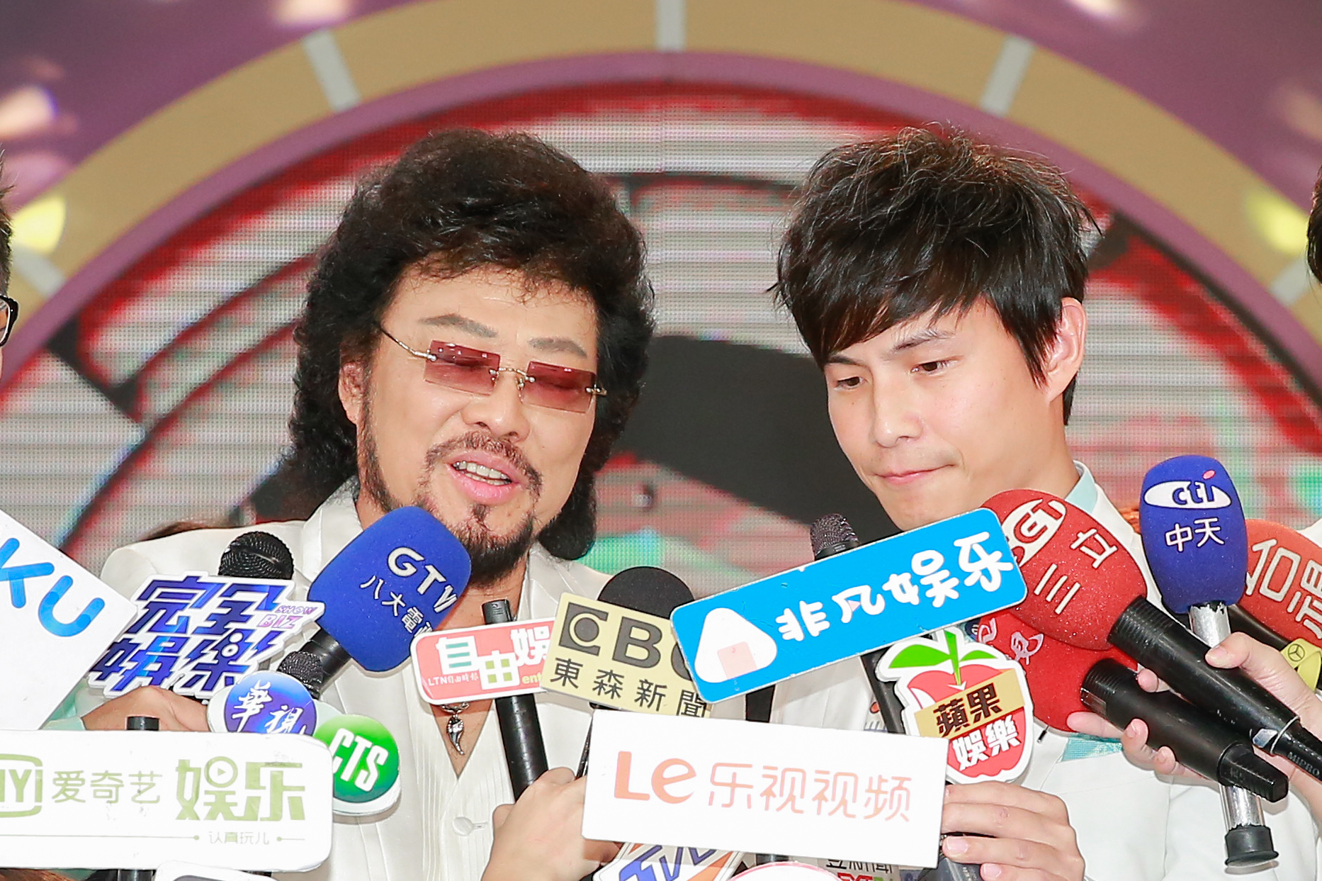 孫協志表示在張菲身上挖到不少寶，並當場邀約張菲當節目嘉賓，但不願談家務事。