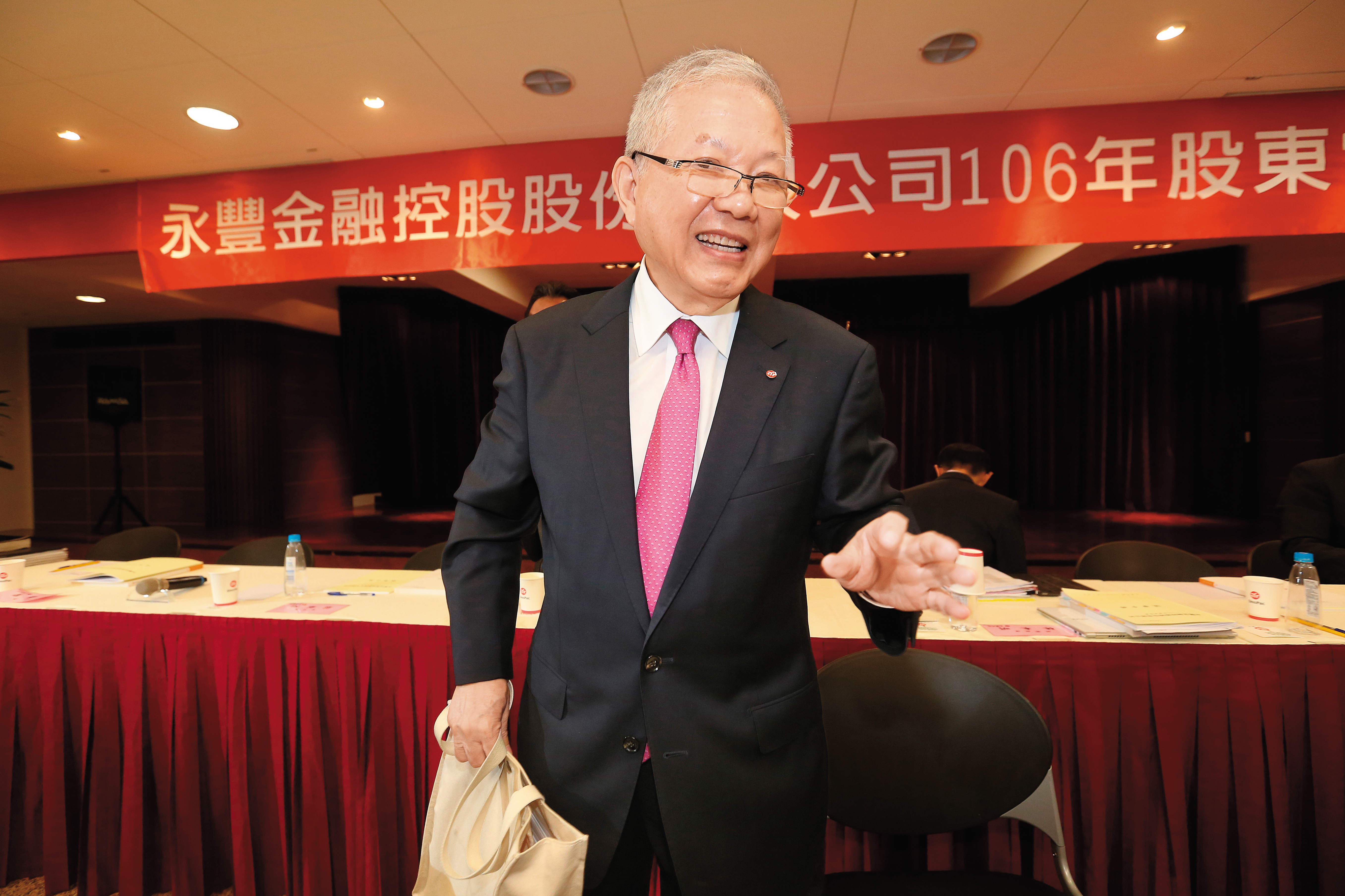 永豐金控董事長何壽川（圖）牽線讓林郭文艷與市場派談判，最後破局。