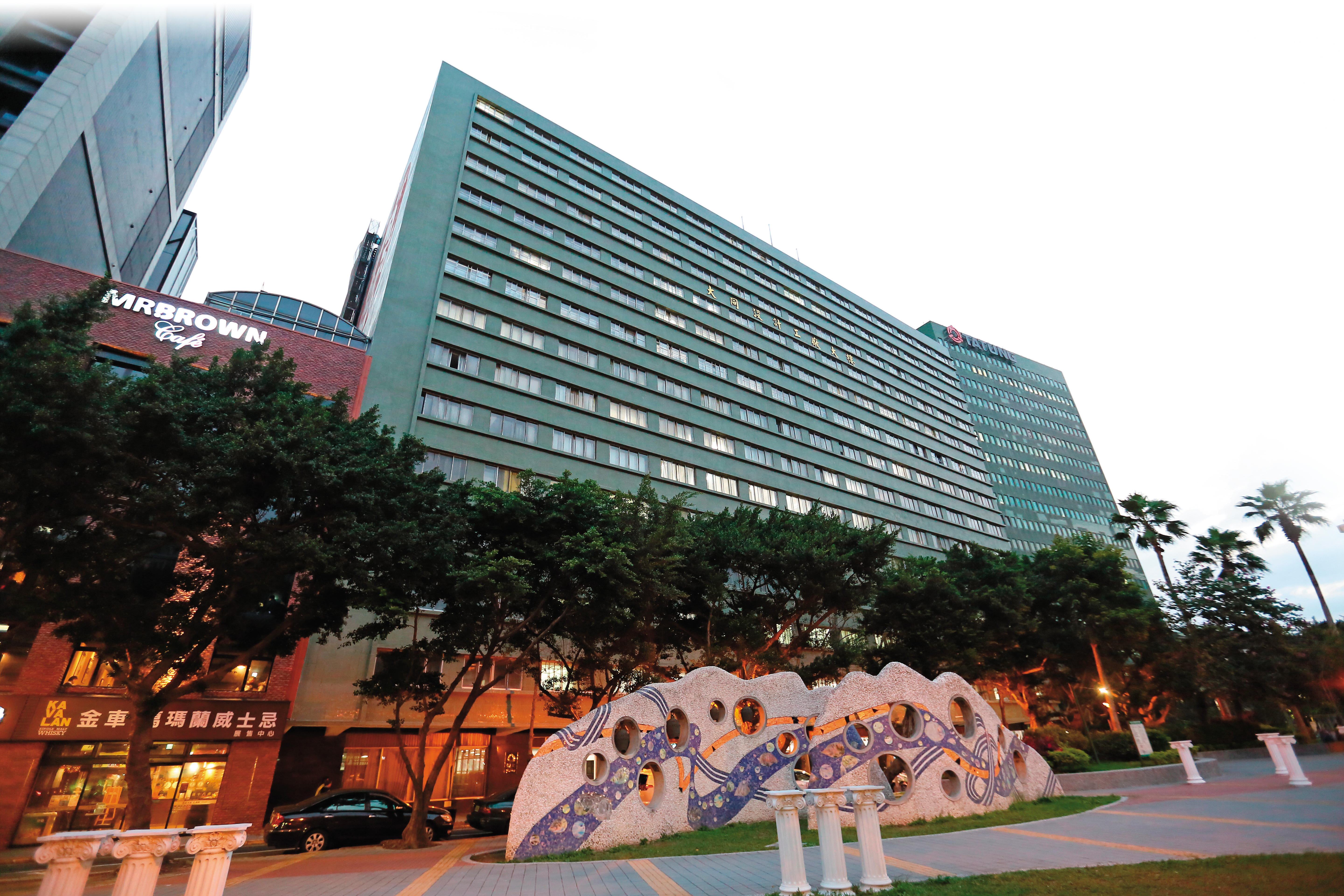 三圓建設董事長王光祥發下豪語要拿下大同經營權，但隨著北檢起訴陸資炒股案，百年大同是否易主恐仍有變數。