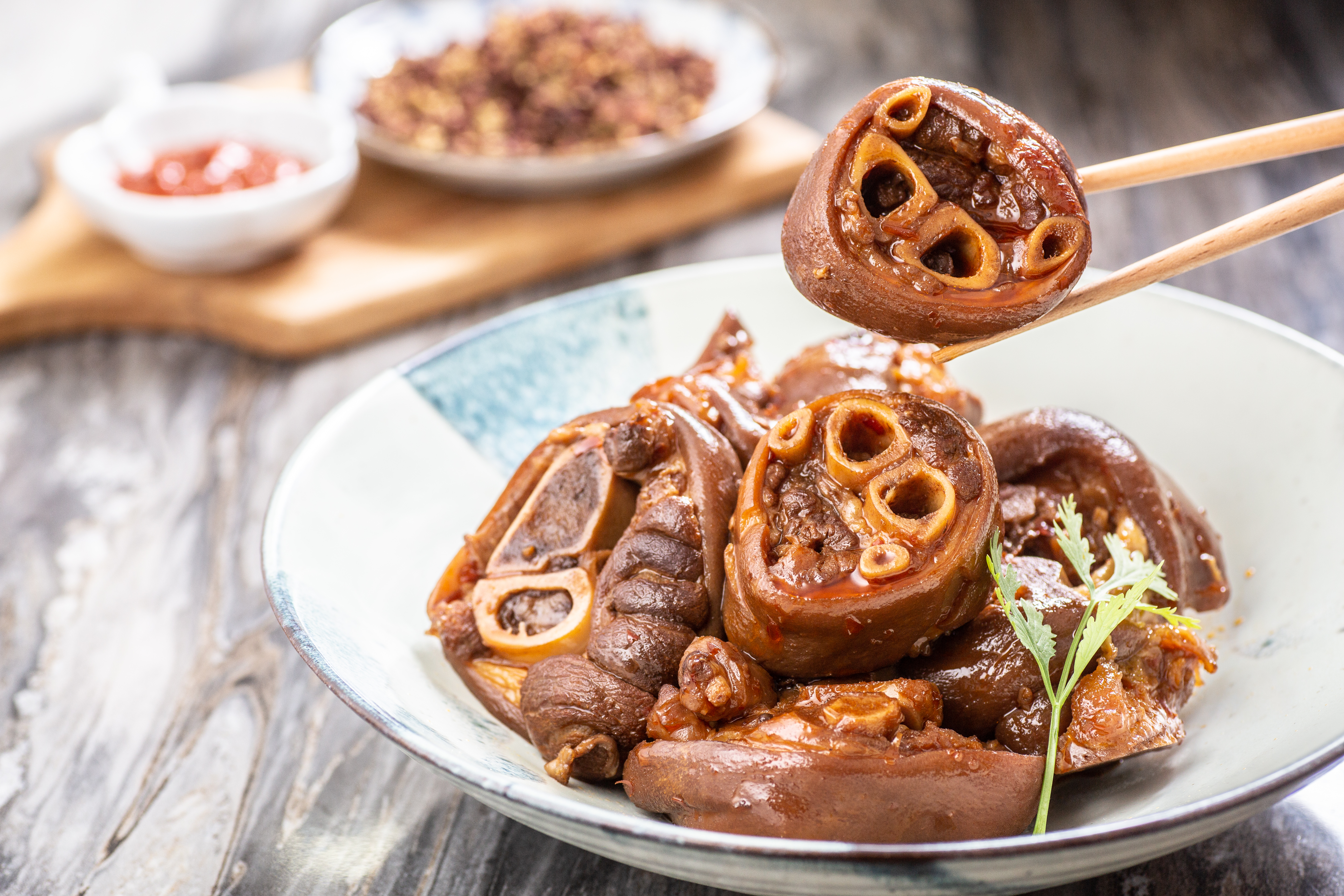 用上2種花椒滷煮的「椒麻豬腳」，花椒香氣撲鼻。（320元／包）