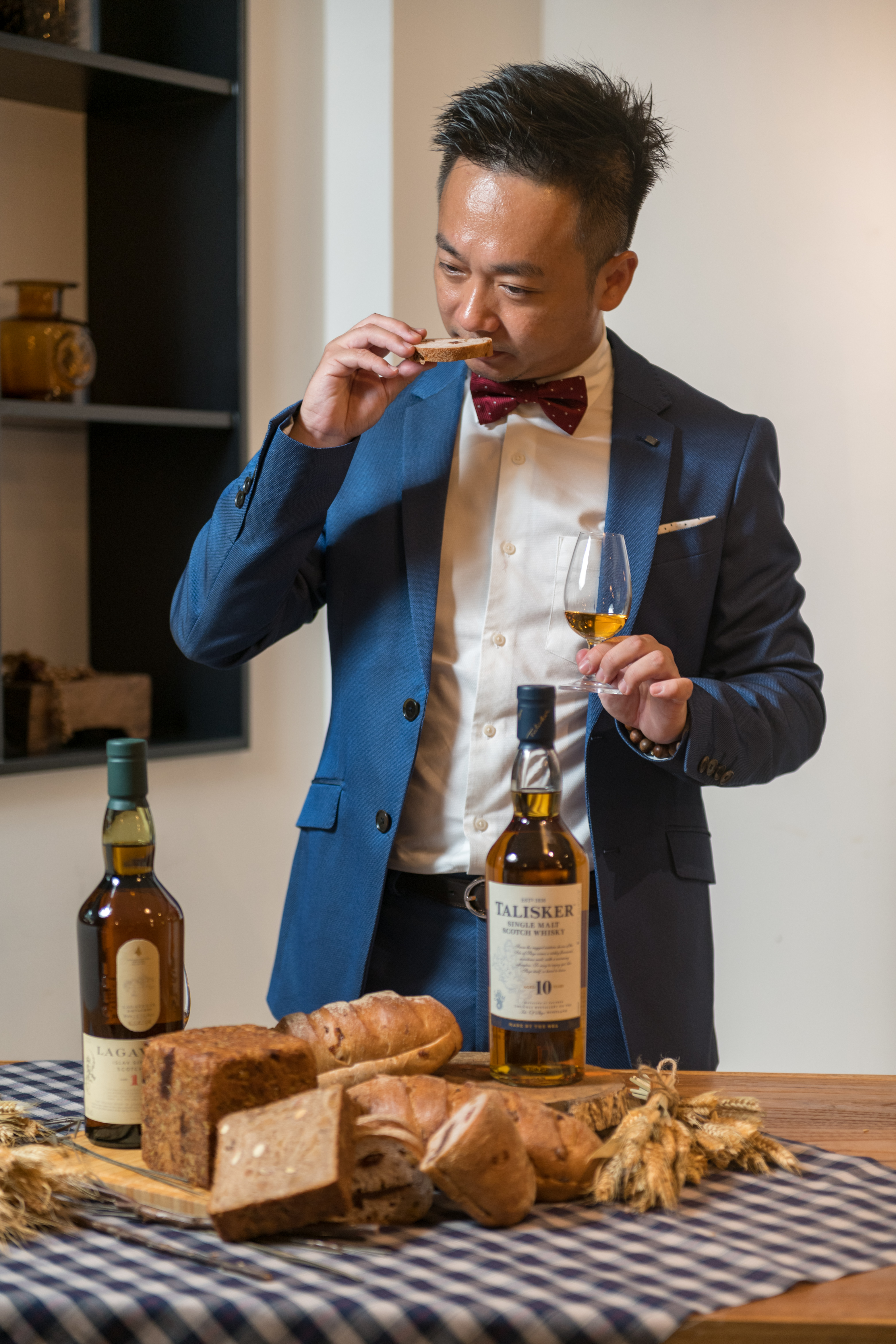 威士忌達人學院資深講師余璨宏（Howard），講解酒食搭配很生動。