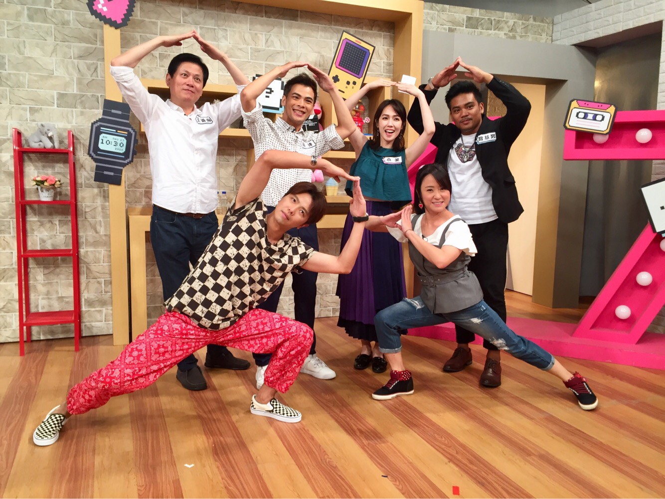 《山的那一邊》主要演員上節目宣傳。（17Media提供）