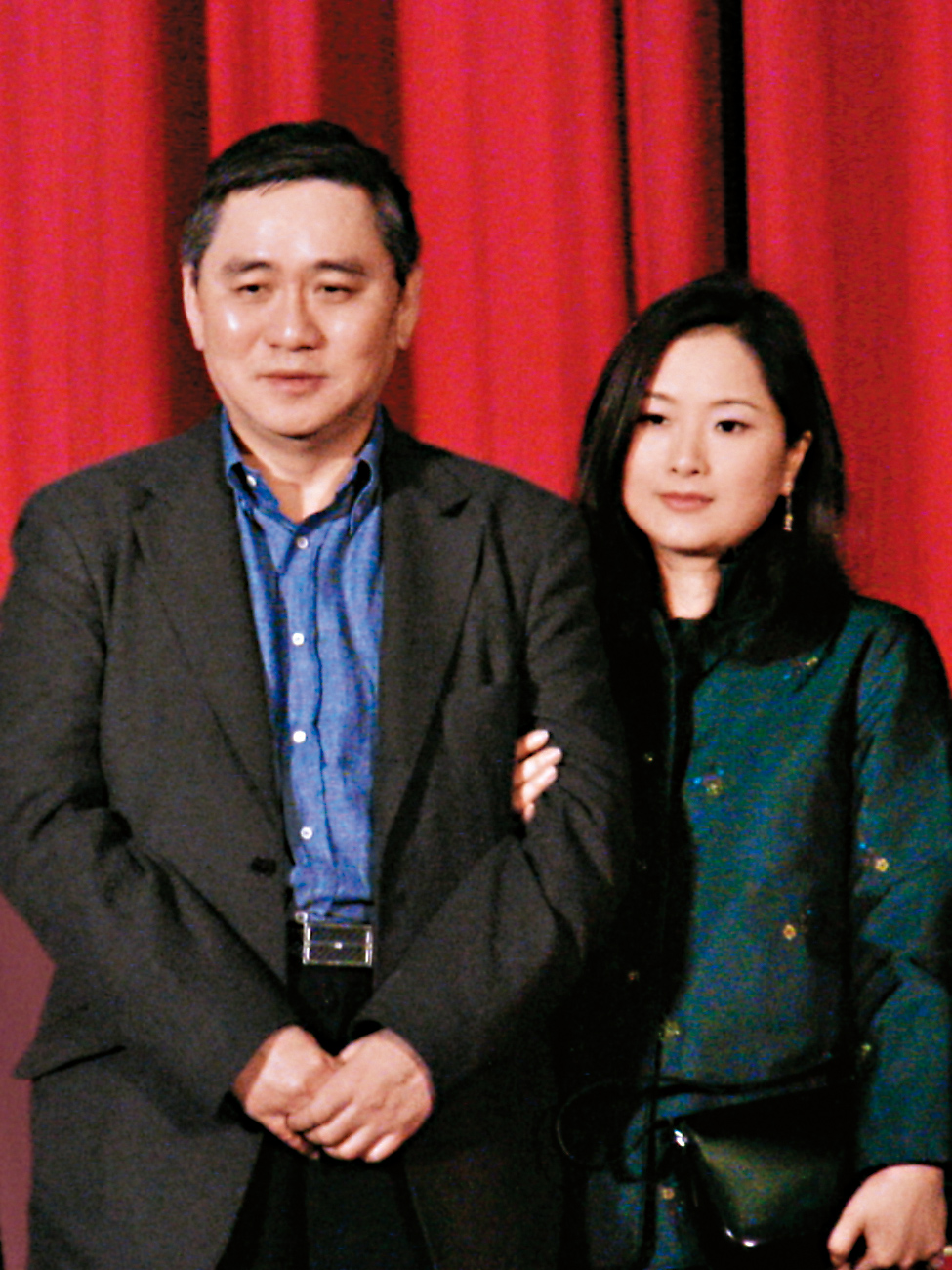 王文洋與昔日學生呂安妮交往22年,目前已分居,一度對簿公堂。(翻攝自狠攪社)