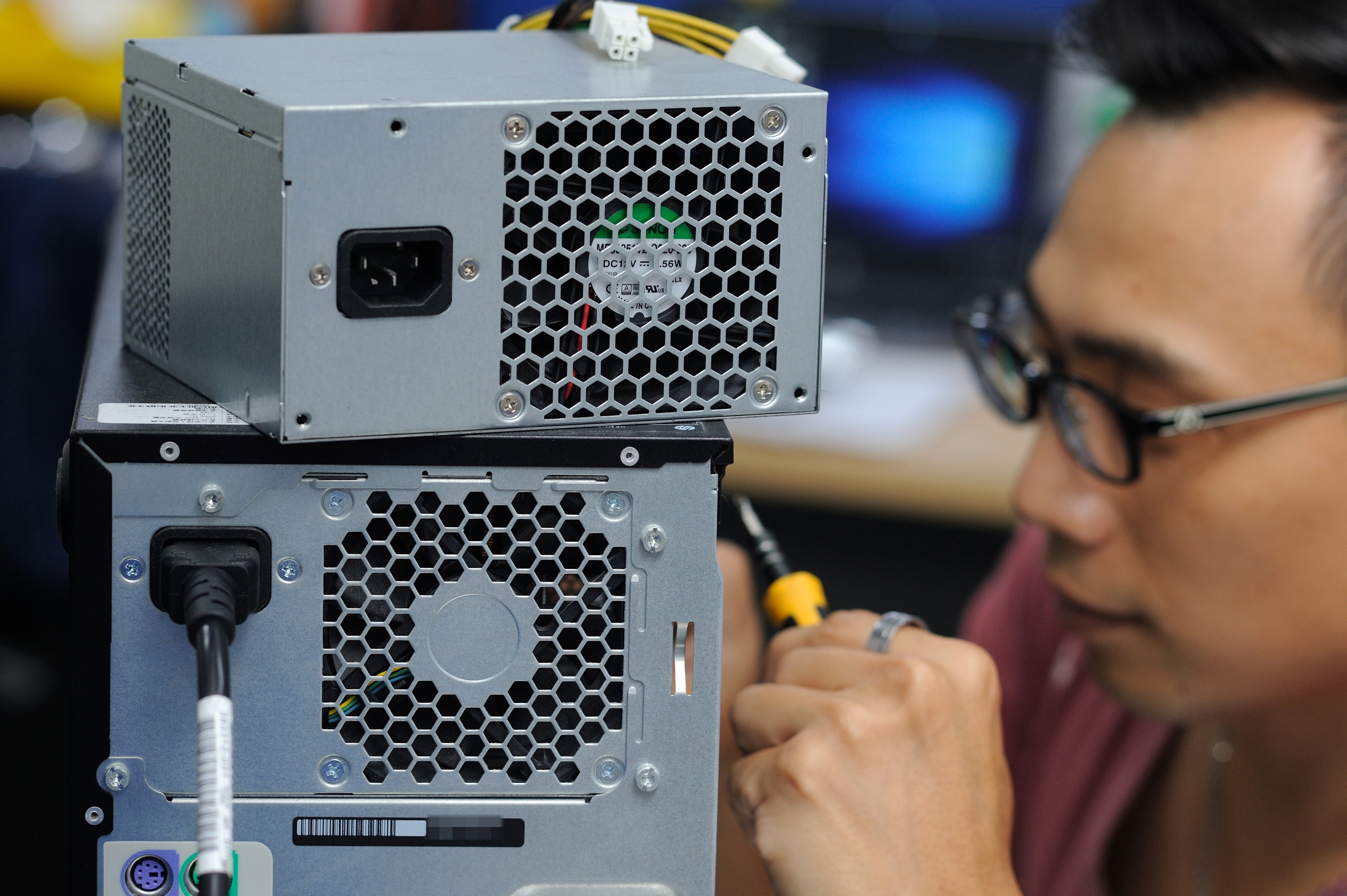 不受近年電源供應器營收下滑干擾，新巨毛利率、營益率不降反升。