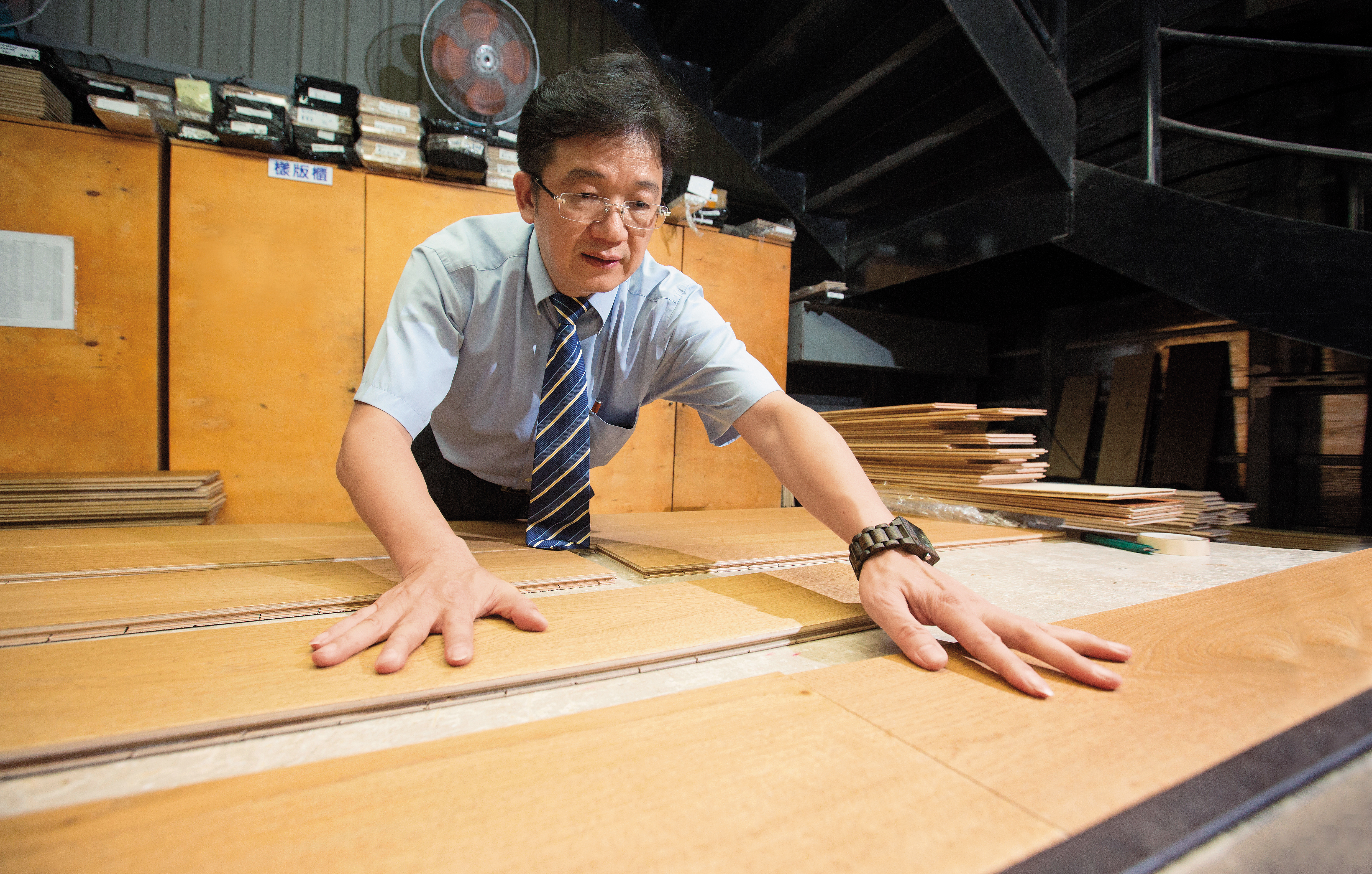 蘇振毅踏入木材業20多年,一連串的衰運將他砥礪成台灣最大的木地板製造商,產品鋪進美國五角大廈、全球最高建築杜拜哈里發塔。