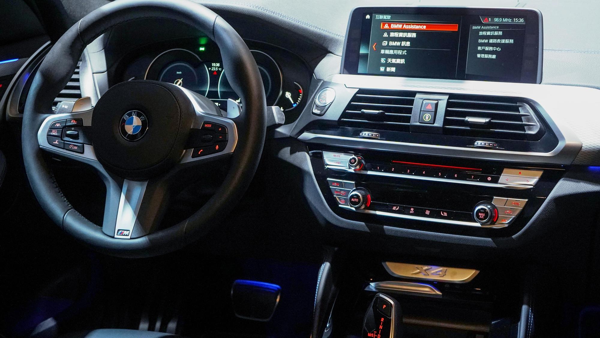 10.25 吋中控觸控螢幕，搭載了BMWConnectedDrive智慧互聯駕駛服務。