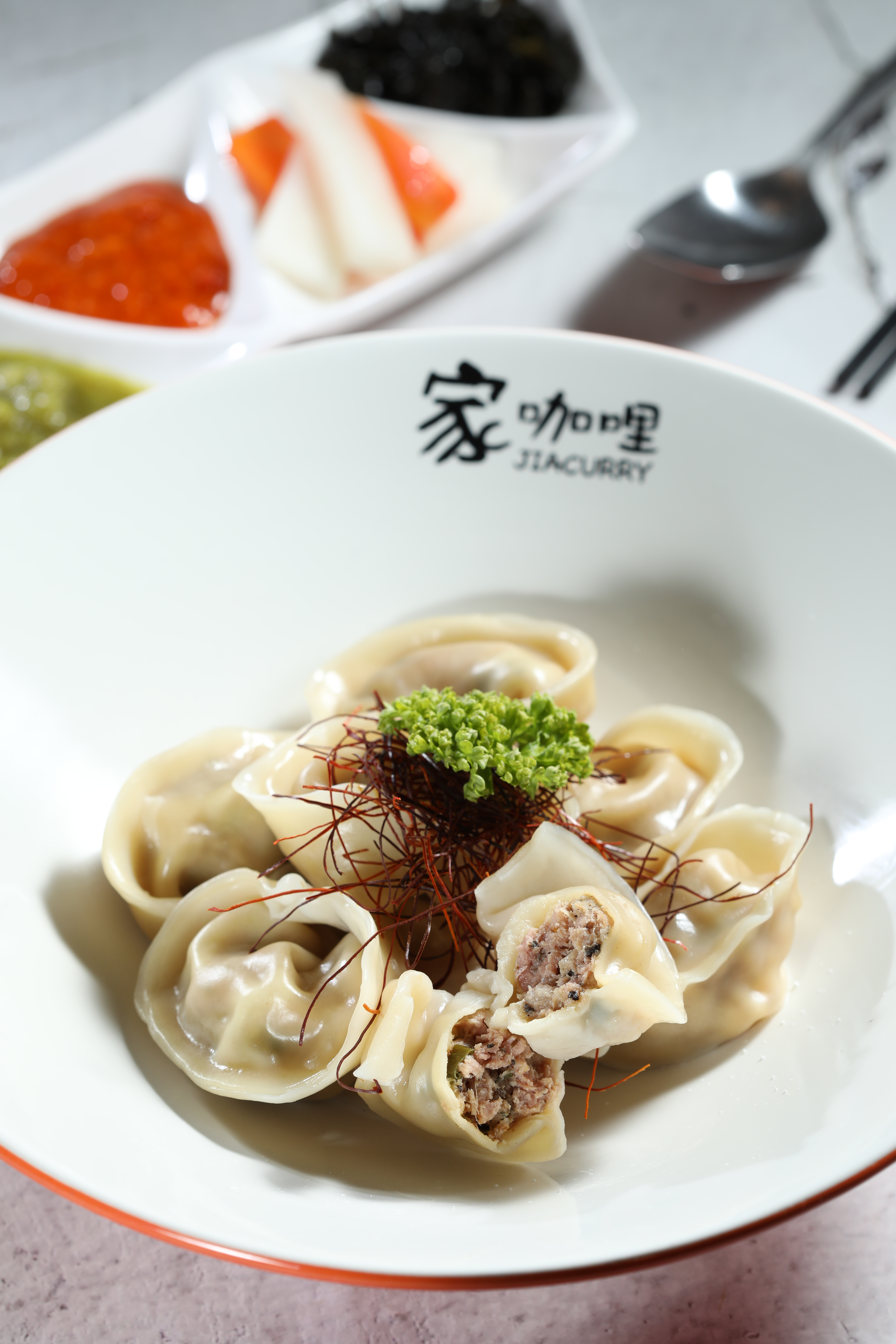 「原住民包山包海大水餃」有兩種口味，「馬告豬肉」和「刺蔥鮮魚」各有千秋。（268元／份）