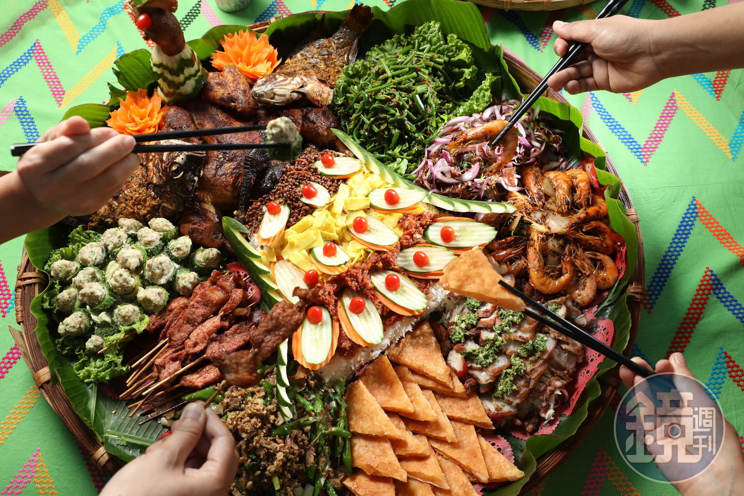 「山頭手抓飯」在滇緬僑民間聲名顯赫，這天甚至有人遠從彰化開車北上指定要吃這一味。（1,500元／3人份起，圖中為4,500元／10人份）