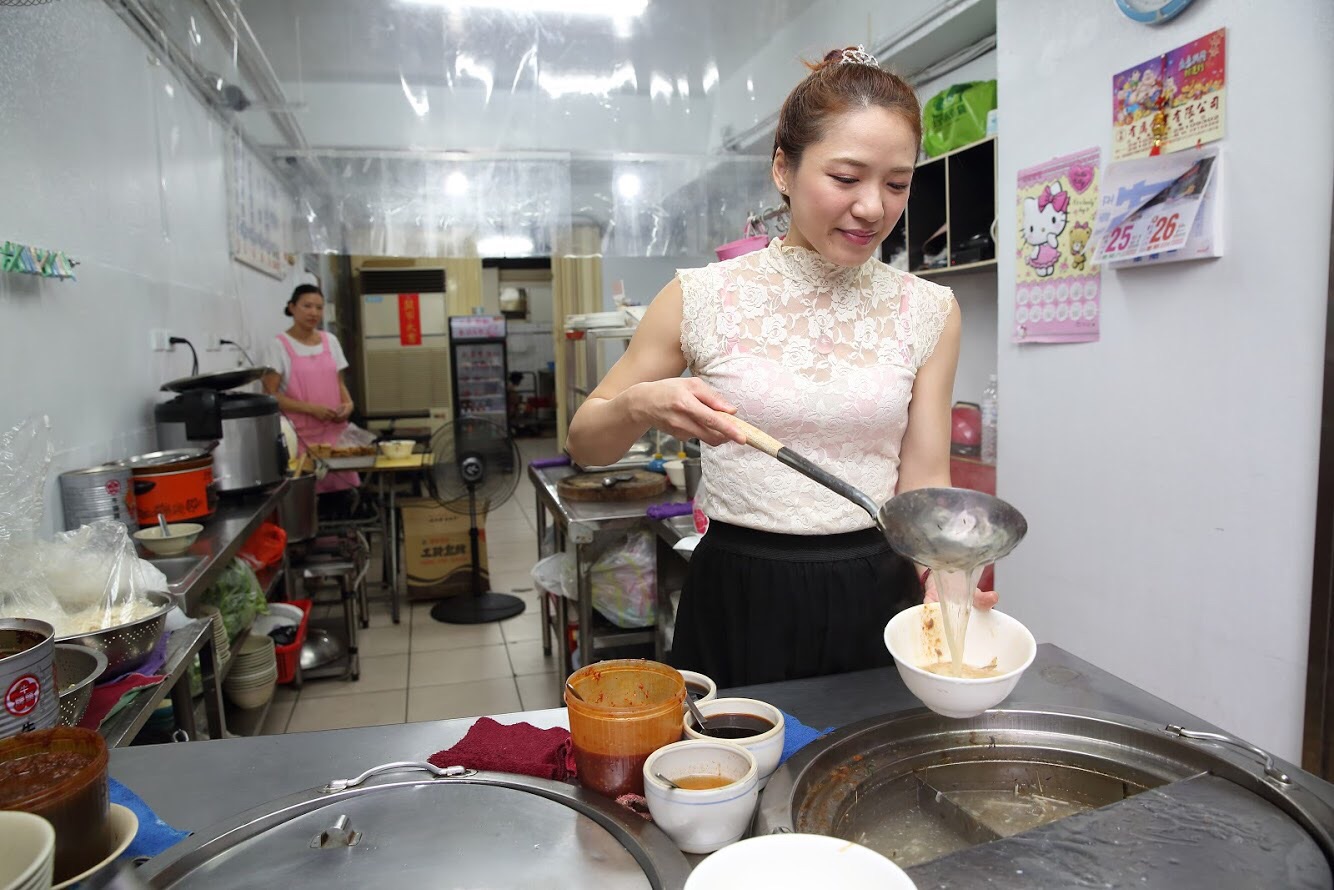 台北市遼寧夜市的北海道活魷魚是吳柏勳和老婆約會打牙祭的美食名單之一。