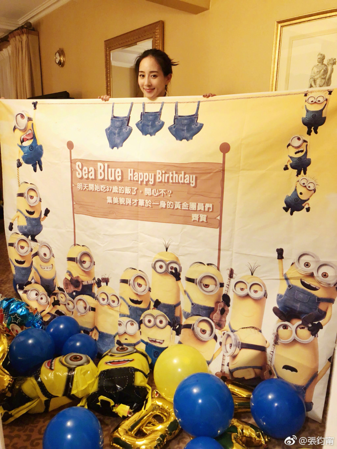 張鈞甯在紐約和好友過36歲生日。(翻攝自張鈞甯微博)