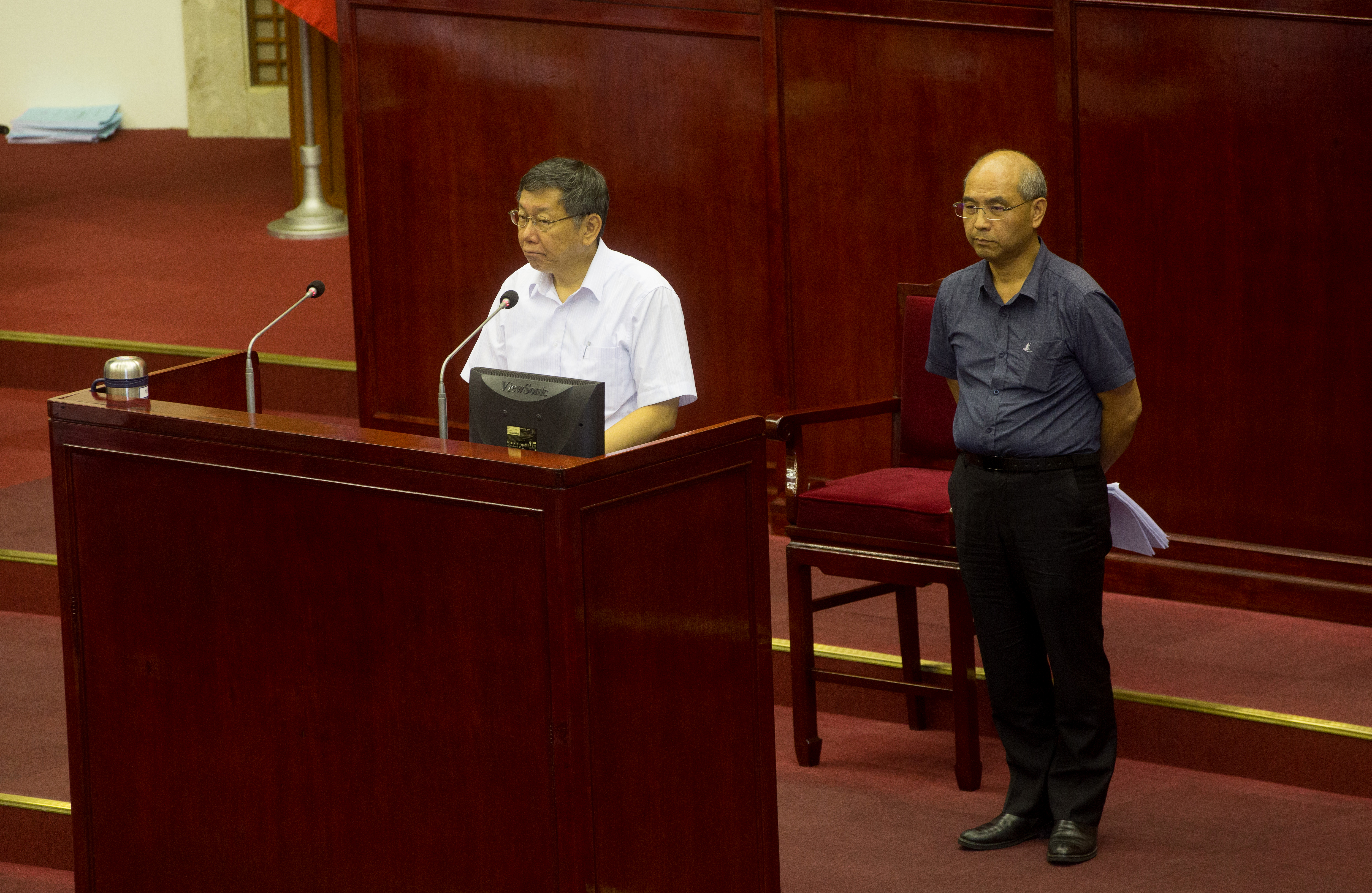 北農總經理吳音寧自提第二果菜市場改建案，引發北市府與北農爭議，台北市長柯文哲今天在議會備詢時再度爆氣，粗話脫口而出。