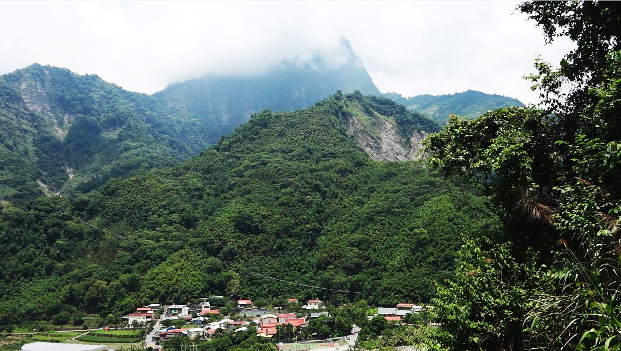 阿里山來吉村鄒族的聖山塔山，是靈魂安息處，費爾相信，兒子魯本長眠於此。