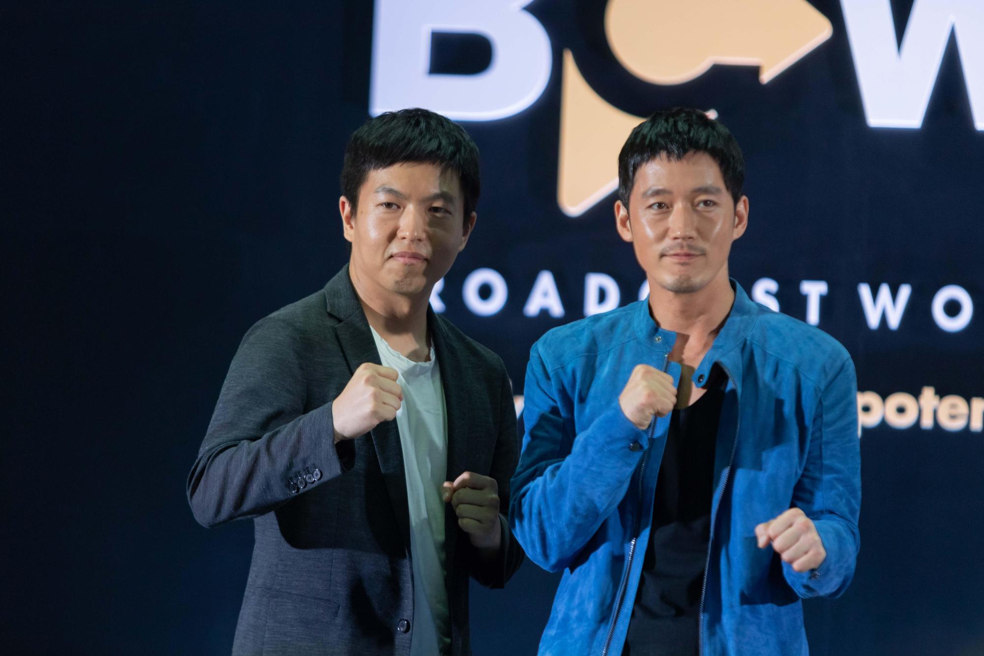 張赫和導演陳昌奎出席韓國影視展銷會活動,宣傳新劇《壞爸爸》。(KKTV提供)
